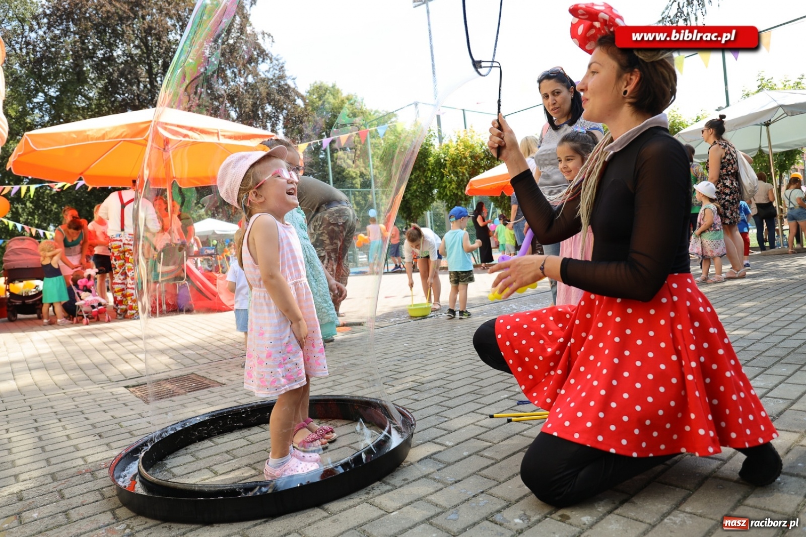 Zdjęcie w galerii na portalu naszraciborz.pl: Biblioteczny piknik integracyjny pełen atrakcji [FOTO] wiadomości z regionu