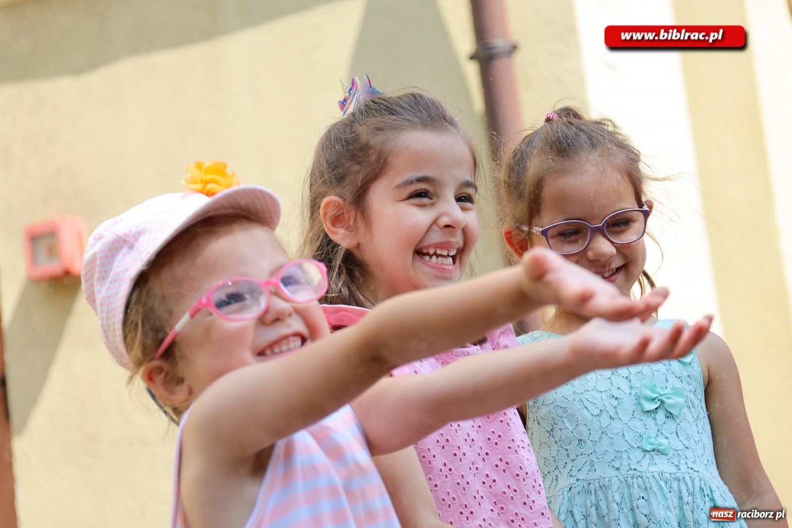 Zdjęcie w galerii na portalu naszraciborz.pl: Biblioteczny piknik integracyjny pełen atrakcji [FOTO] wiadomości z regionu