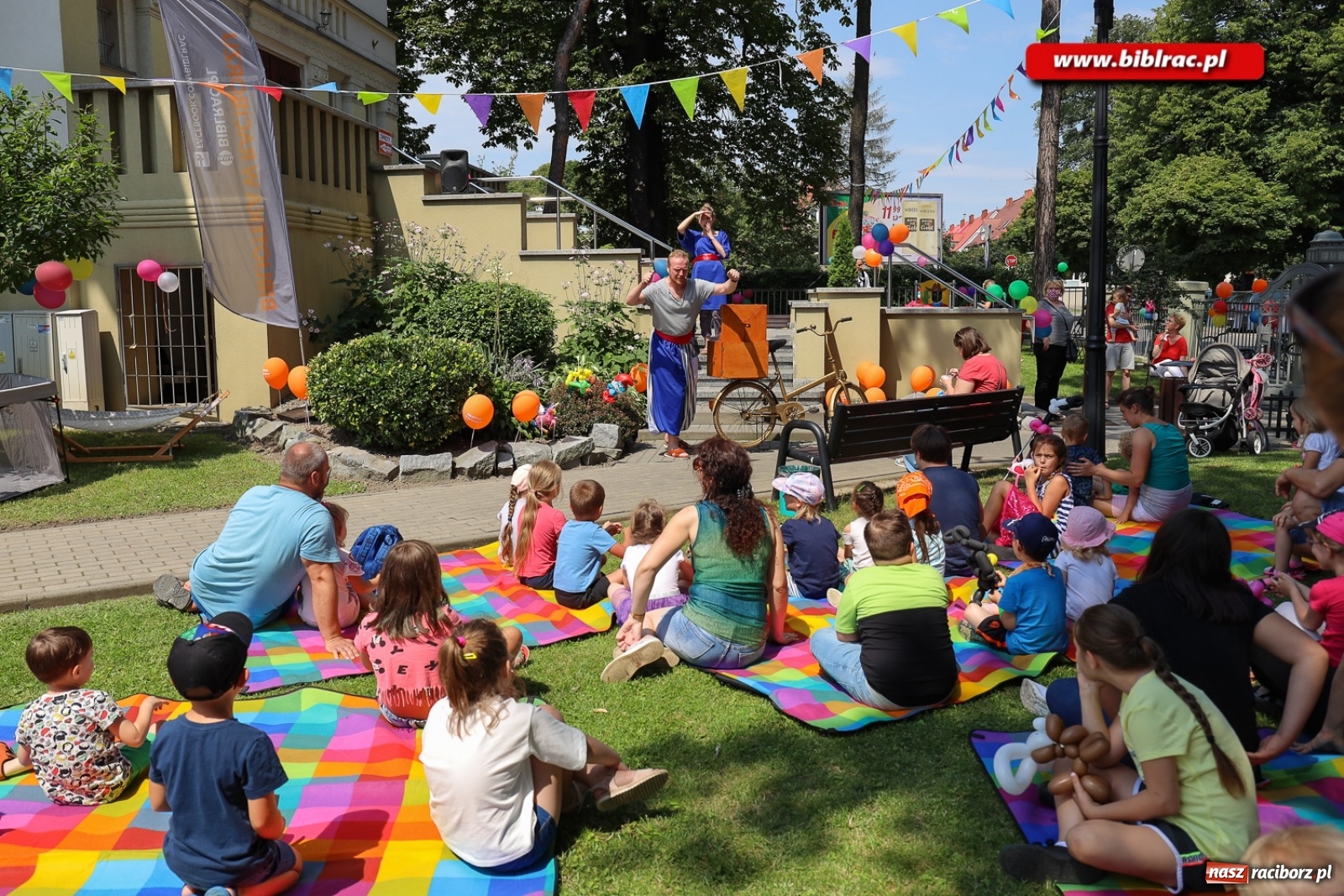 Zdjęcie w galerii na portalu naszraciborz.pl: Biblioteczny piknik integracyjny pełen atrakcji [FOTO] wiadomości z regionu