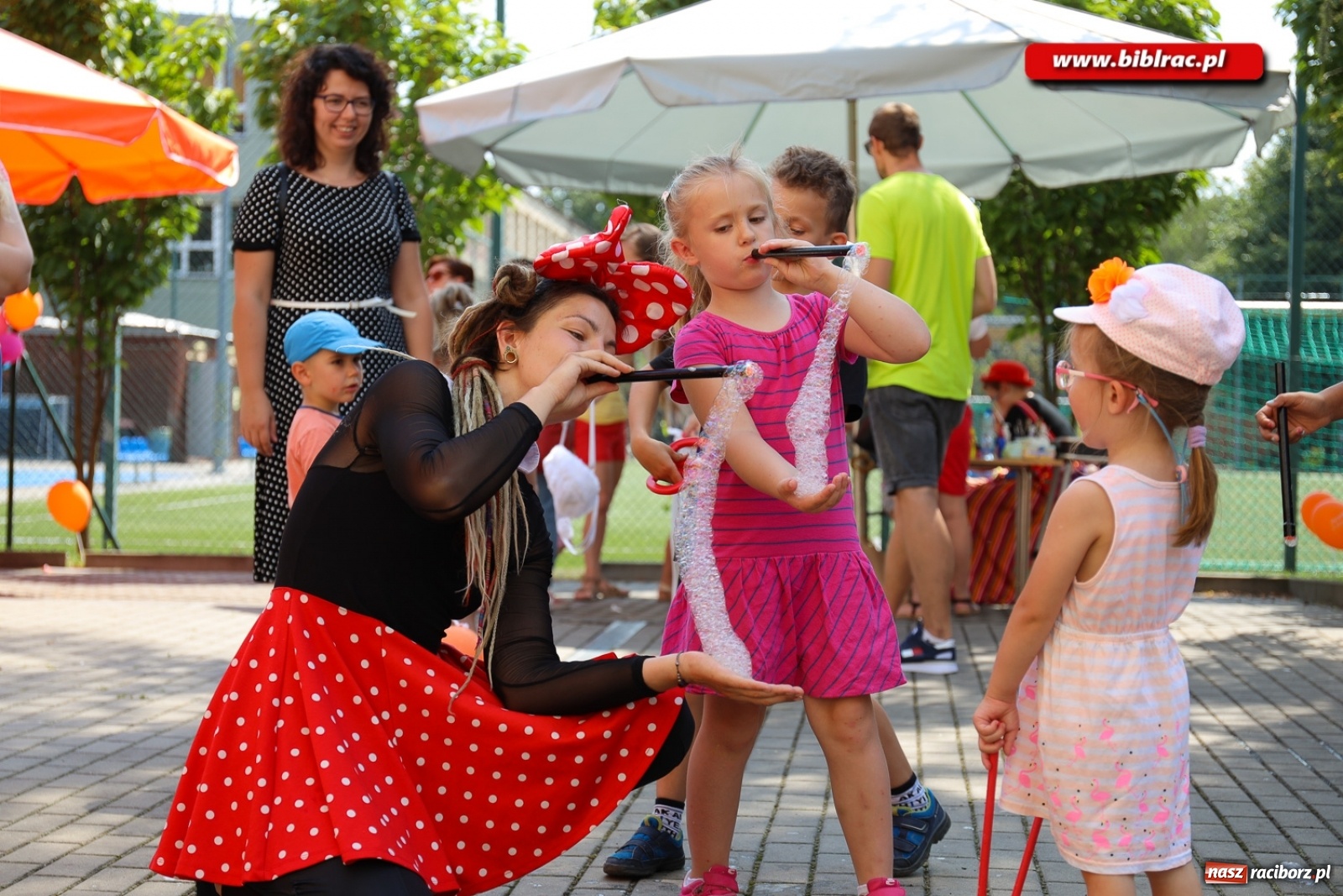 Zdjęcie w galerii na portalu naszraciborz.pl: Biblioteczny piknik integracyjny pełen atrakcji [FOTO] wiadomości z regionu