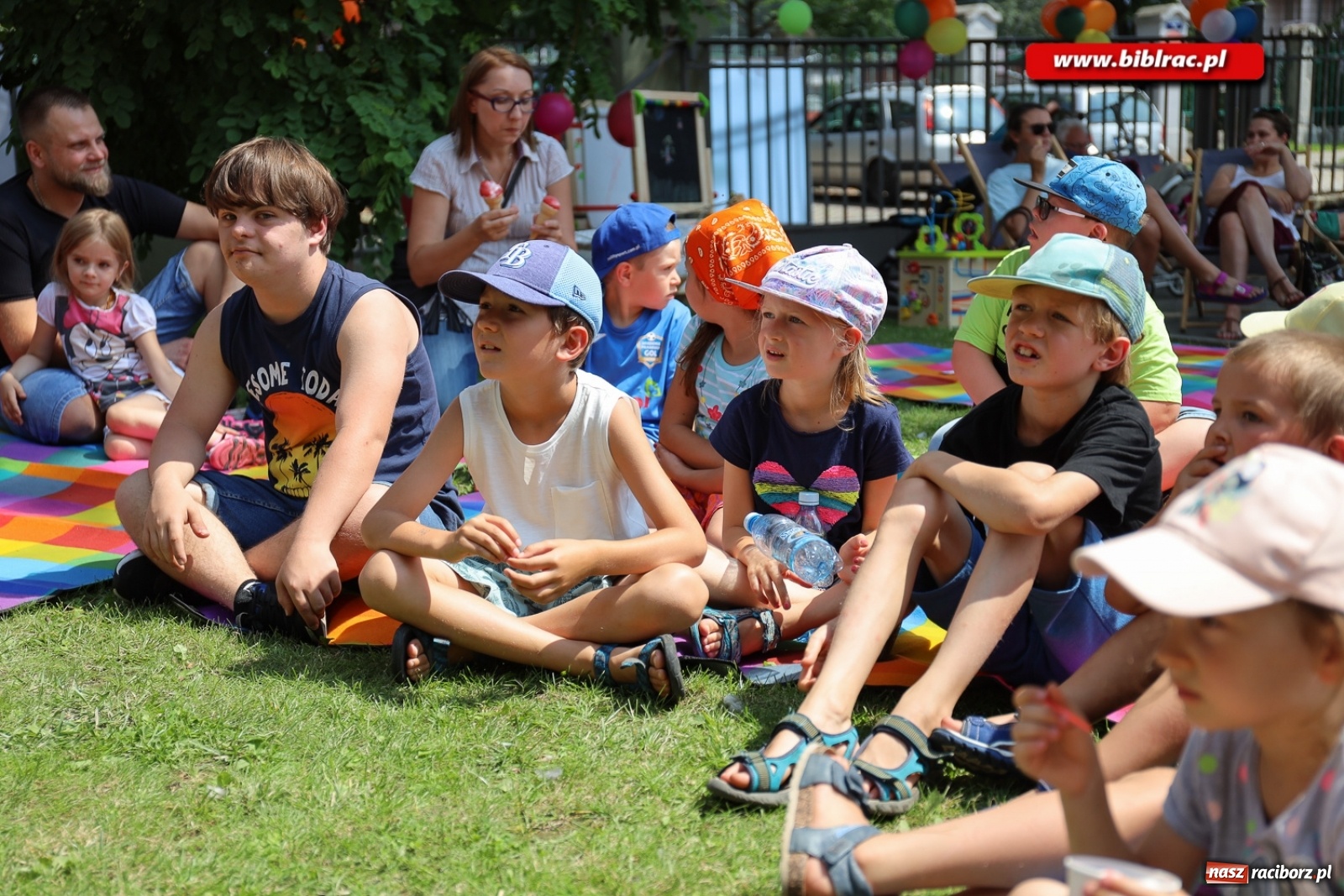 Zdjęcie w galerii na portalu naszraciborz.pl: Biblioteczny piknik integracyjny pełen atrakcji [FOTO] wiadomości z regionu