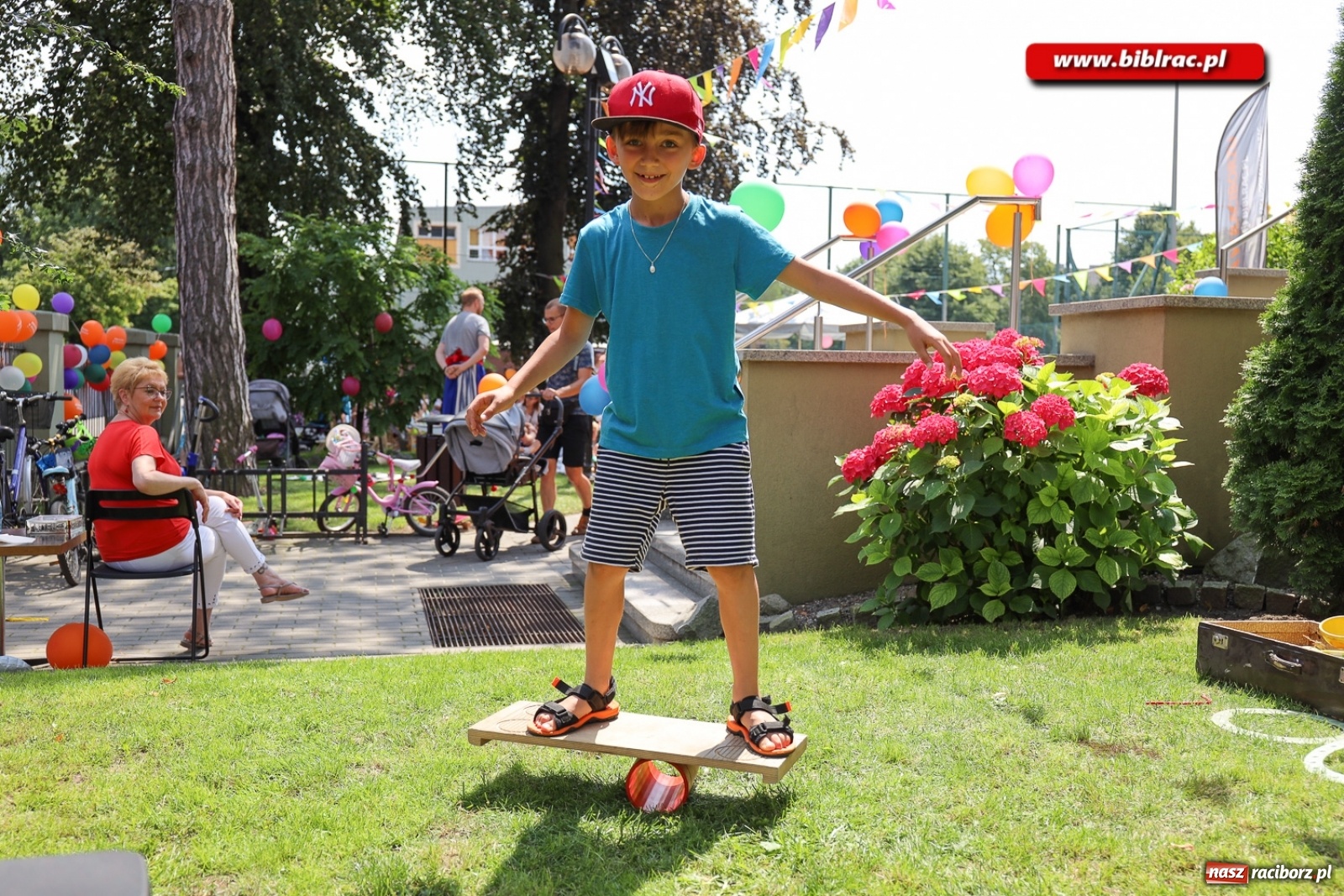 Zdjęcie w galerii na portalu naszraciborz.pl: Biblioteczny piknik integracyjny pełen atrakcji [FOTO] wiadomości z regionu