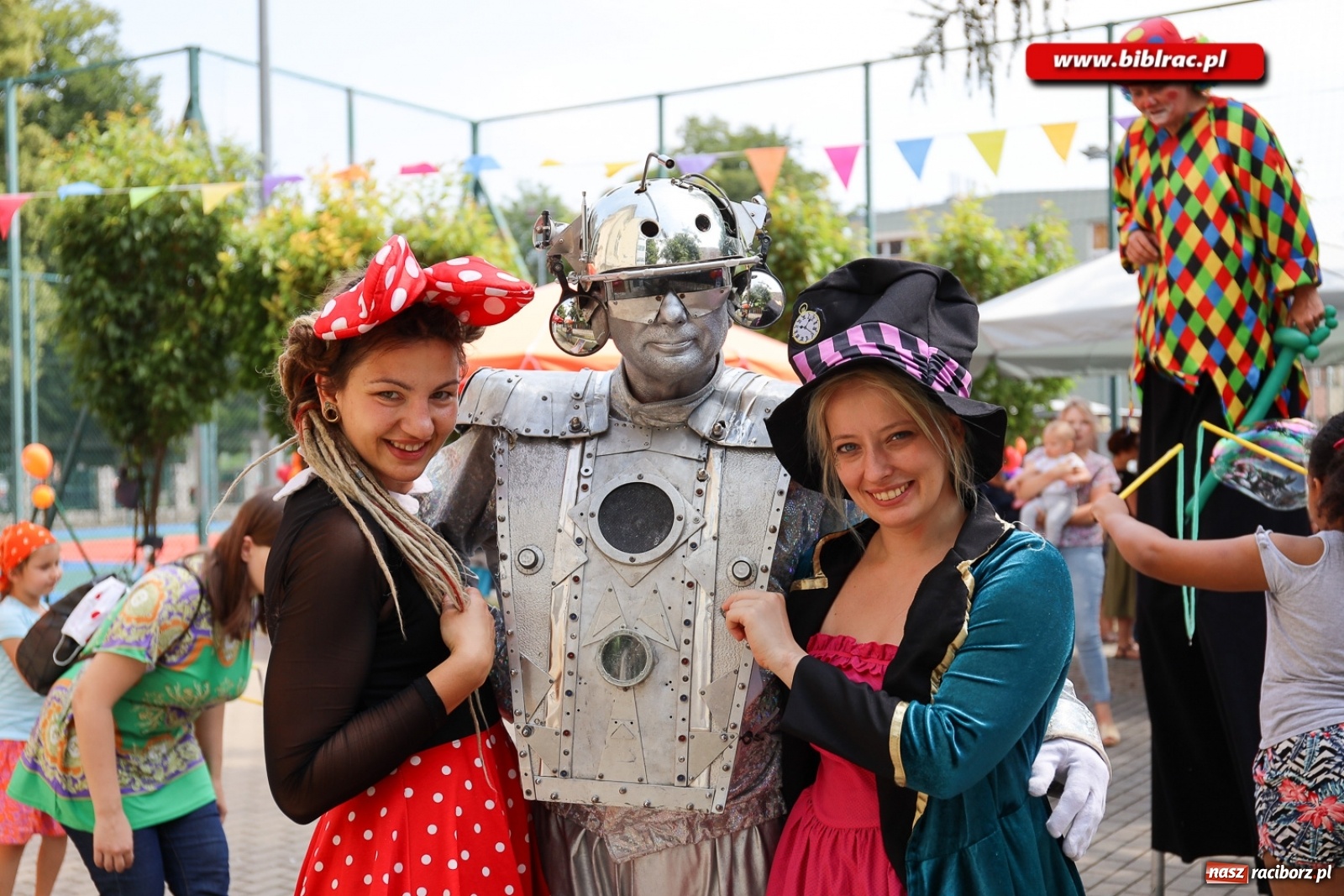 Zdjęcie w galerii na portalu naszraciborz.pl: Biblioteczny piknik integracyjny pełen atrakcji [FOTO] wiadomości z regionu