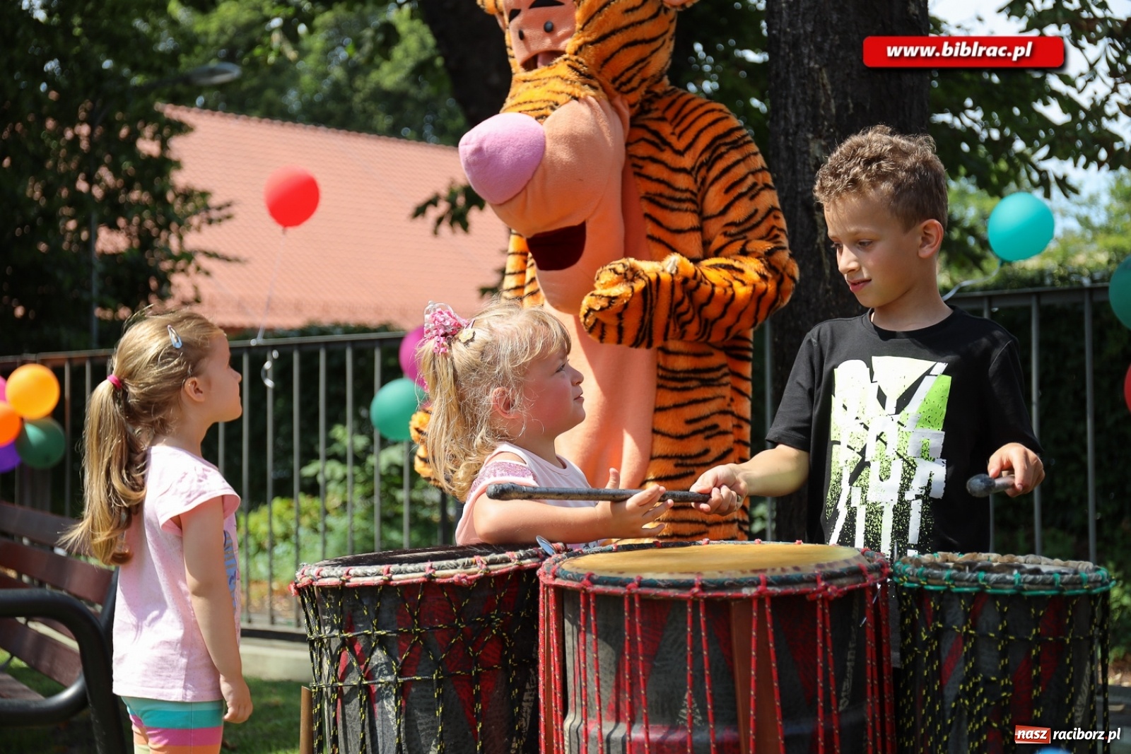 Zdjęcie w galerii na portalu naszraciborz.pl: Biblioteczny piknik integracyjny pełen atrakcji [FOTO] wiadomości z regionu
