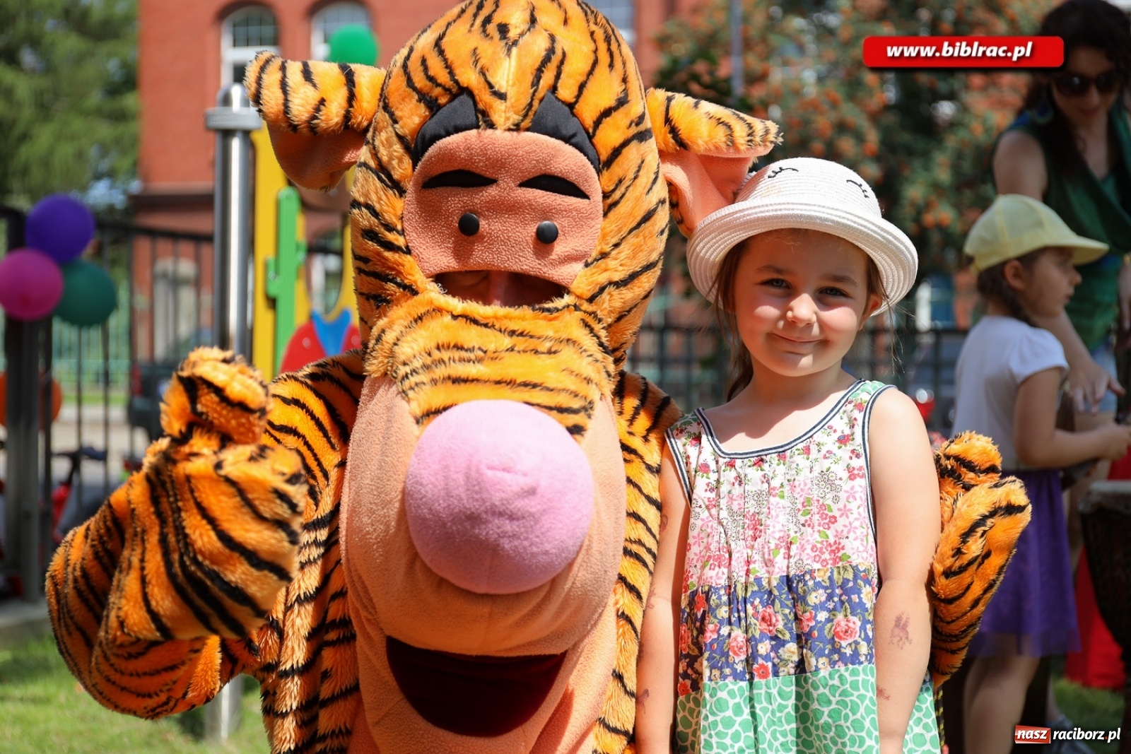 Zdjęcie w galerii na portalu naszraciborz.pl: Biblioteczny piknik integracyjny pełen atrakcji [FOTO] wiadomości z regionu