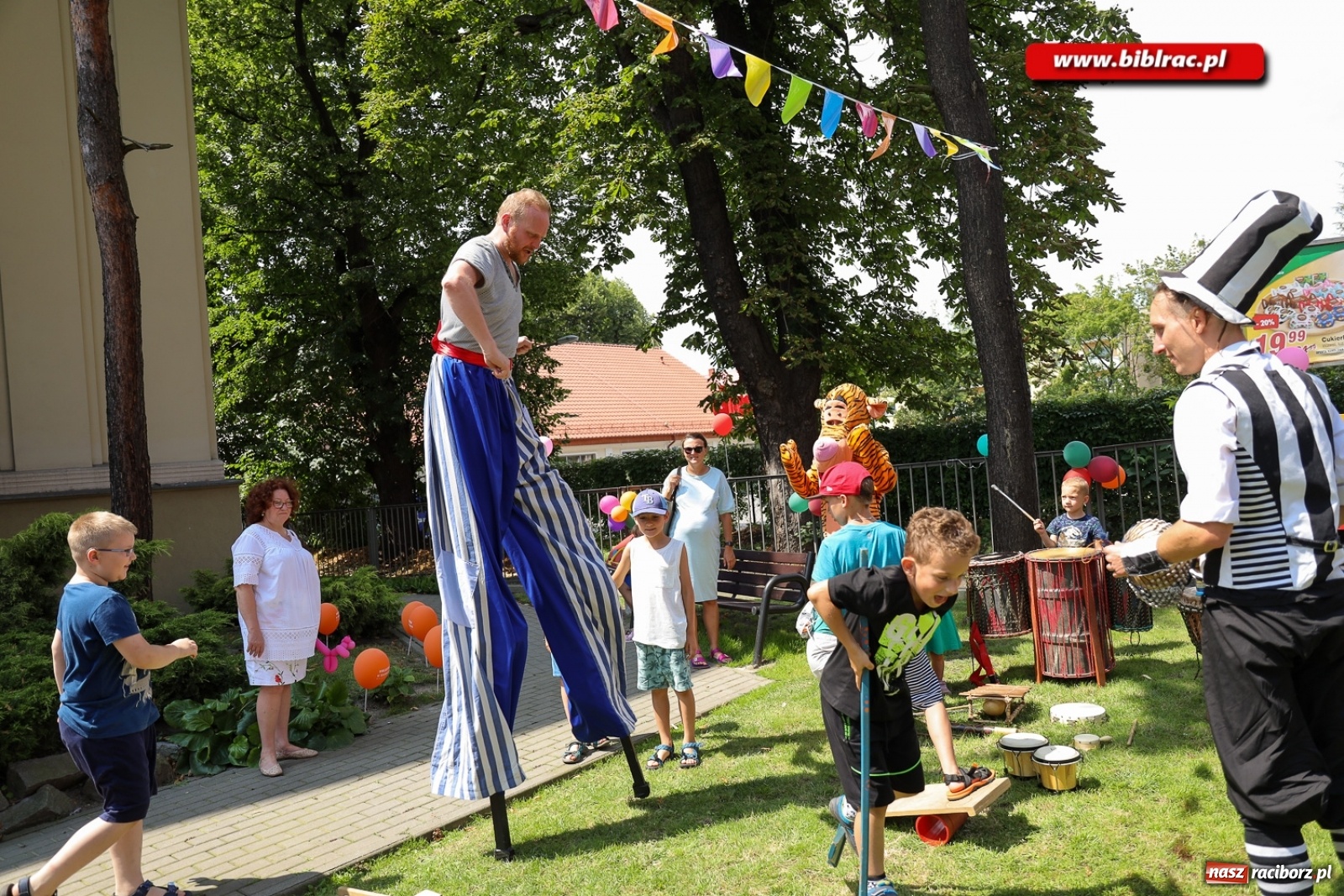 Zdjęcie w galerii na portalu naszraciborz.pl: Biblioteczny piknik integracyjny pełen atrakcji [FOTO] wiadomości z regionu