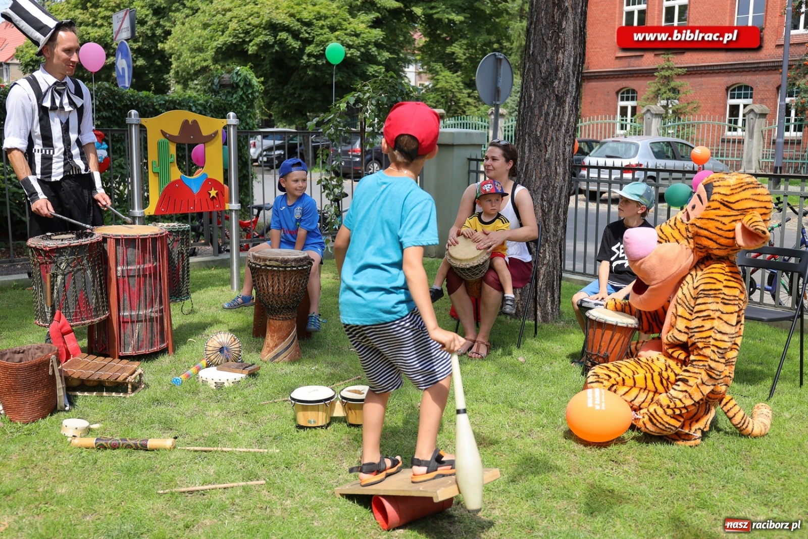 Zdjęcie w galerii na portalu naszraciborz.pl: Biblioteczny piknik integracyjny pełen atrakcji [FOTO] wiadomości z regionu