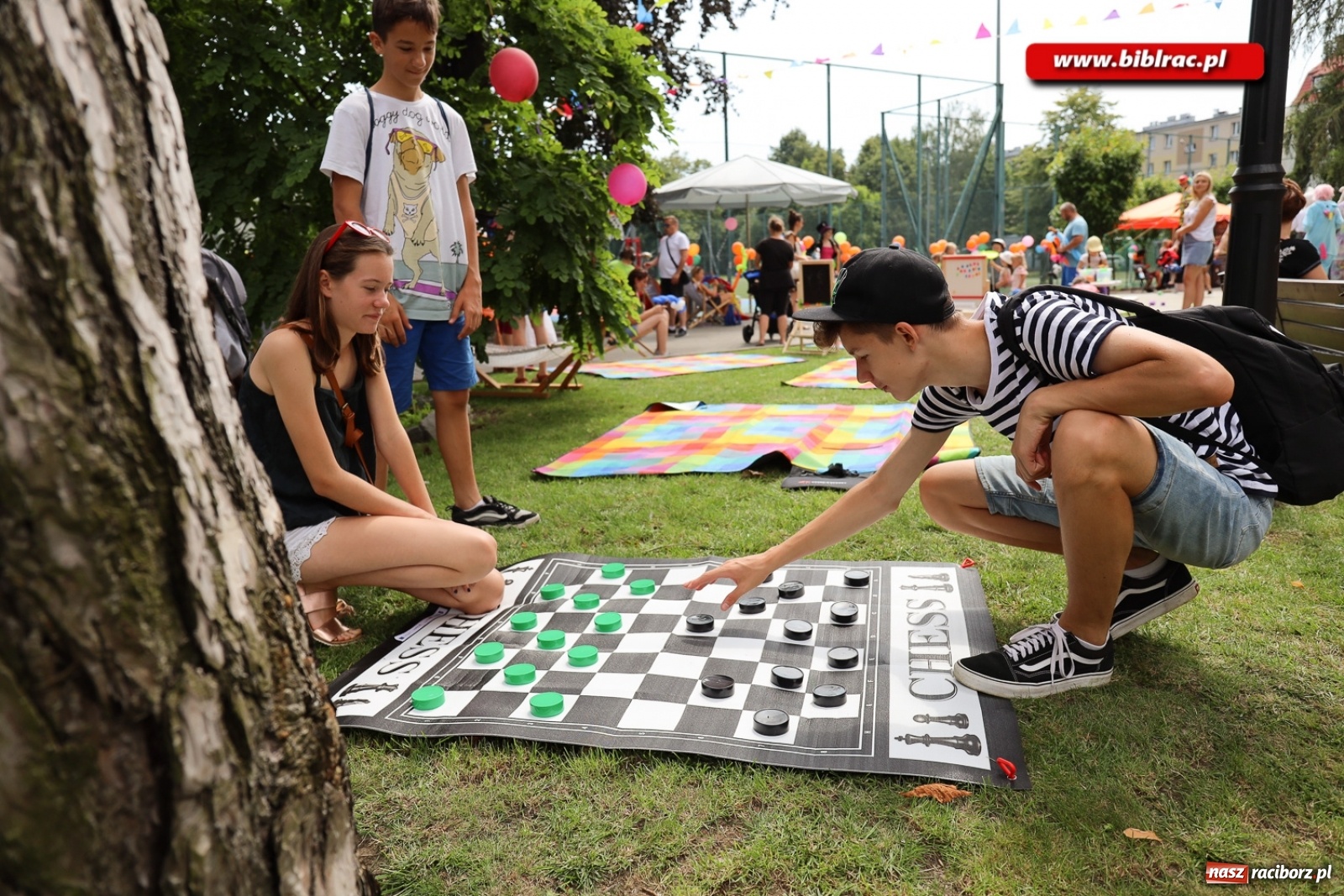 Zdjęcie w galerii na portalu naszraciborz.pl: Biblioteczny piknik integracyjny pełen atrakcji [FOTO] wiadomości z regionu