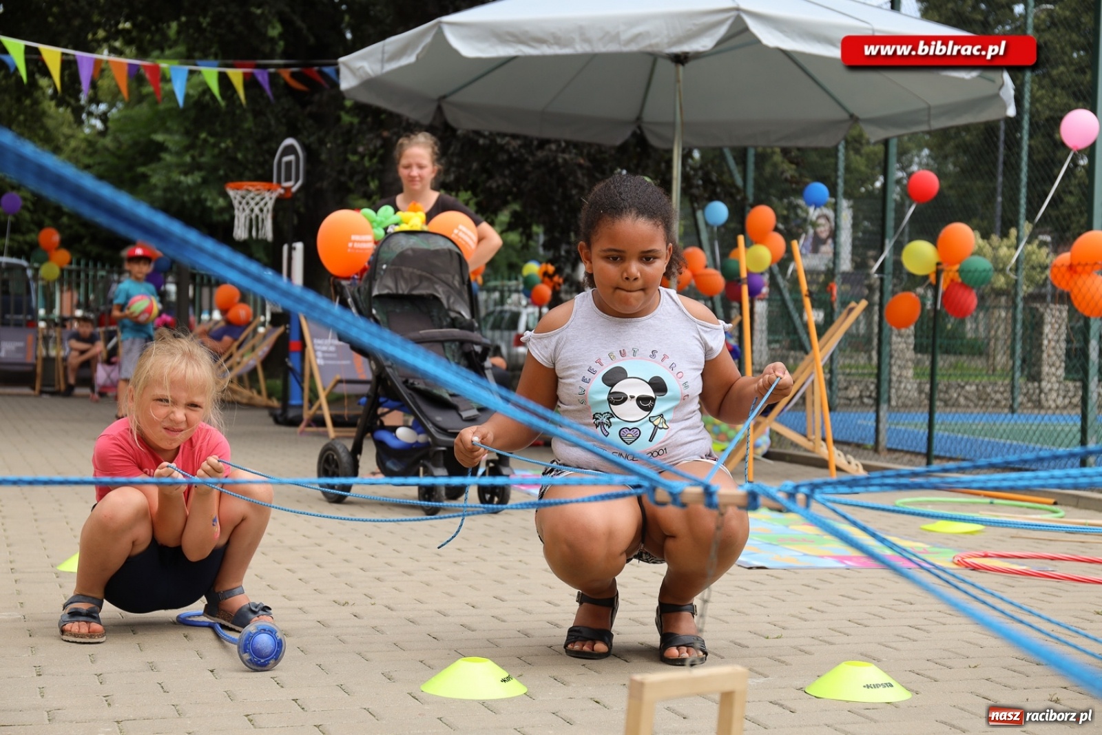 Zdjęcie w galerii na portalu naszraciborz.pl: Biblioteczny piknik integracyjny pełen atrakcji [FOTO] wiadomości z regionu