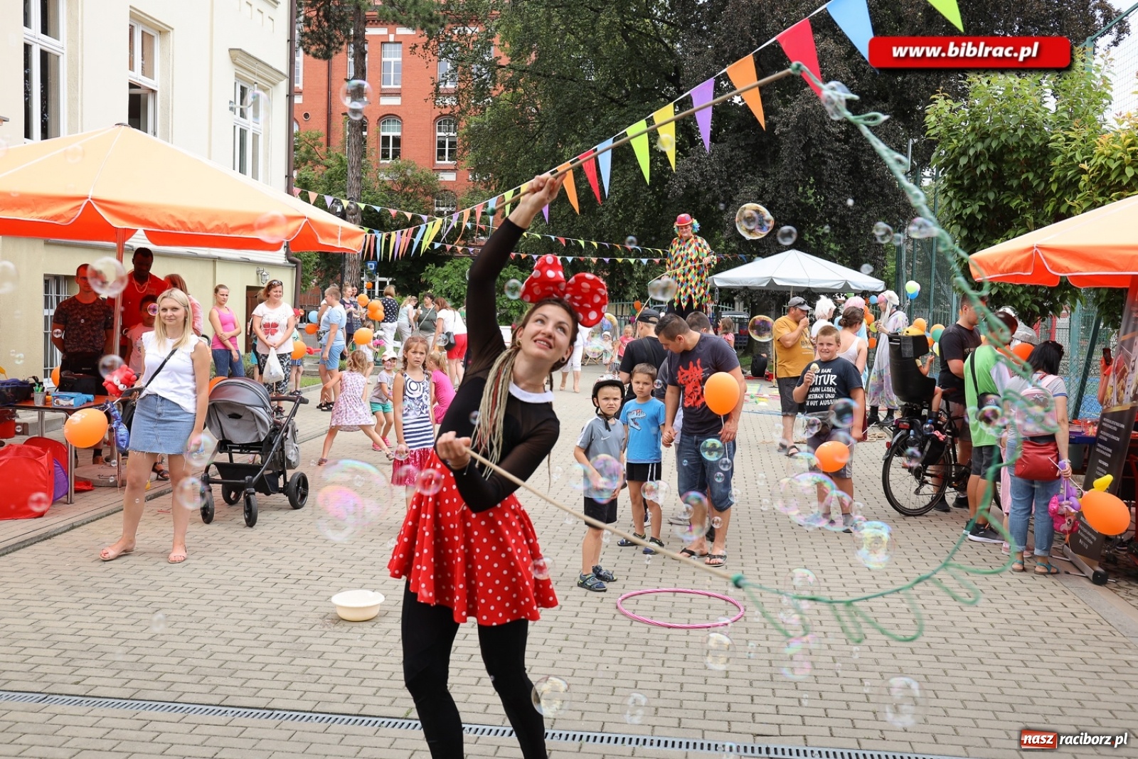Zdjęcie w galerii na portalu naszraciborz.pl: Biblioteczny piknik integracyjny pełen atrakcji [FOTO] wiadomości z regionu
