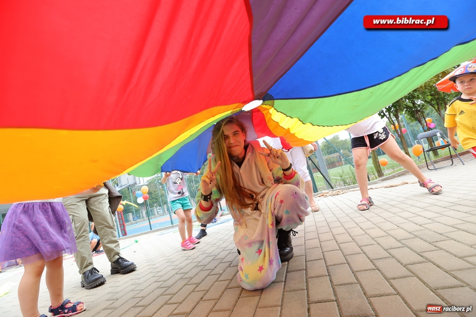Zdjęcie w galerii na portalu naszraciborz.pl: Biblioteczny piknik integracyjny pełen atrakcji [FOTO] wiadomości z regionu
