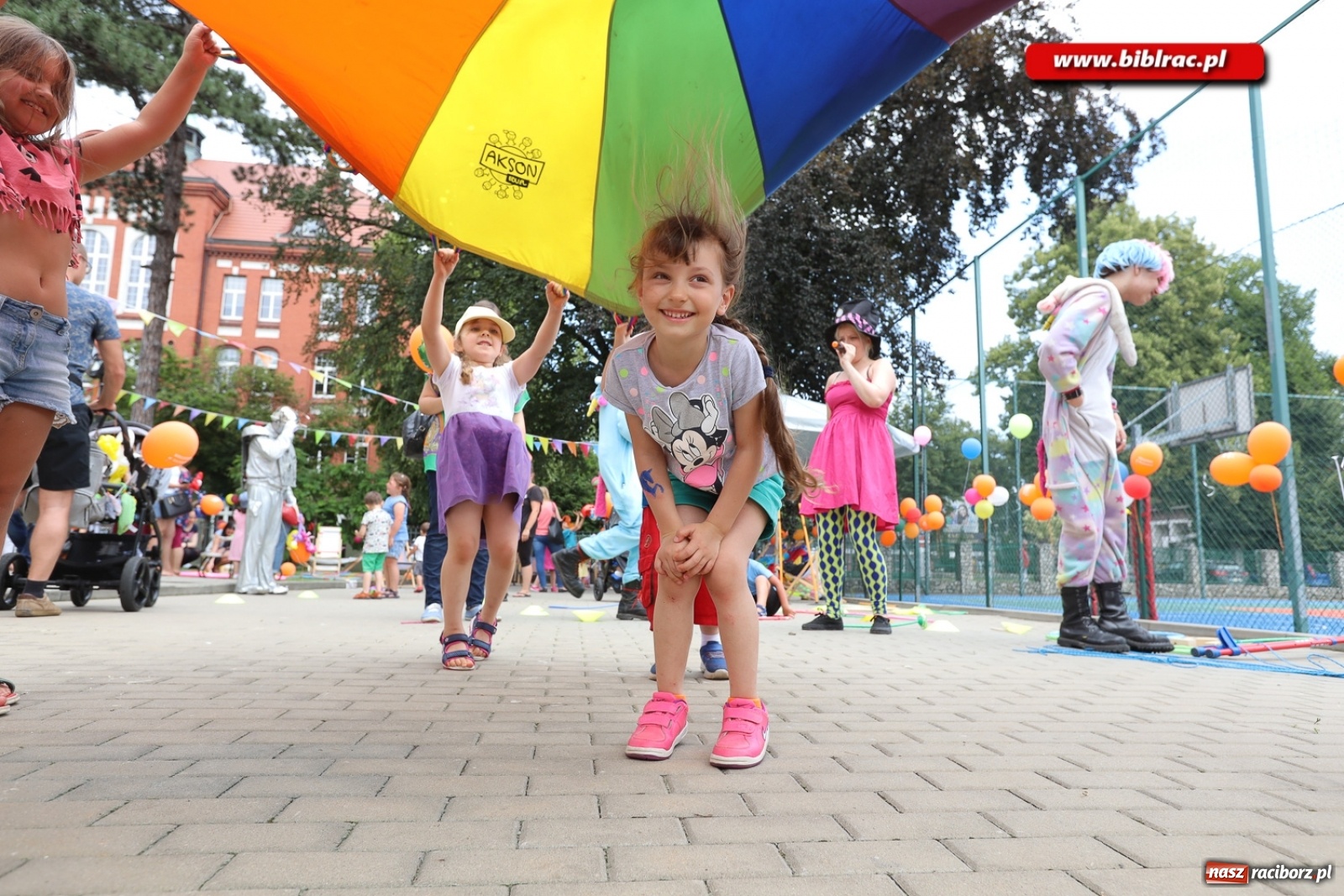 Zdjęcie w galerii na portalu naszraciborz.pl: Biblioteczny piknik integracyjny pełen atrakcji [FOTO] wiadomości z regionu