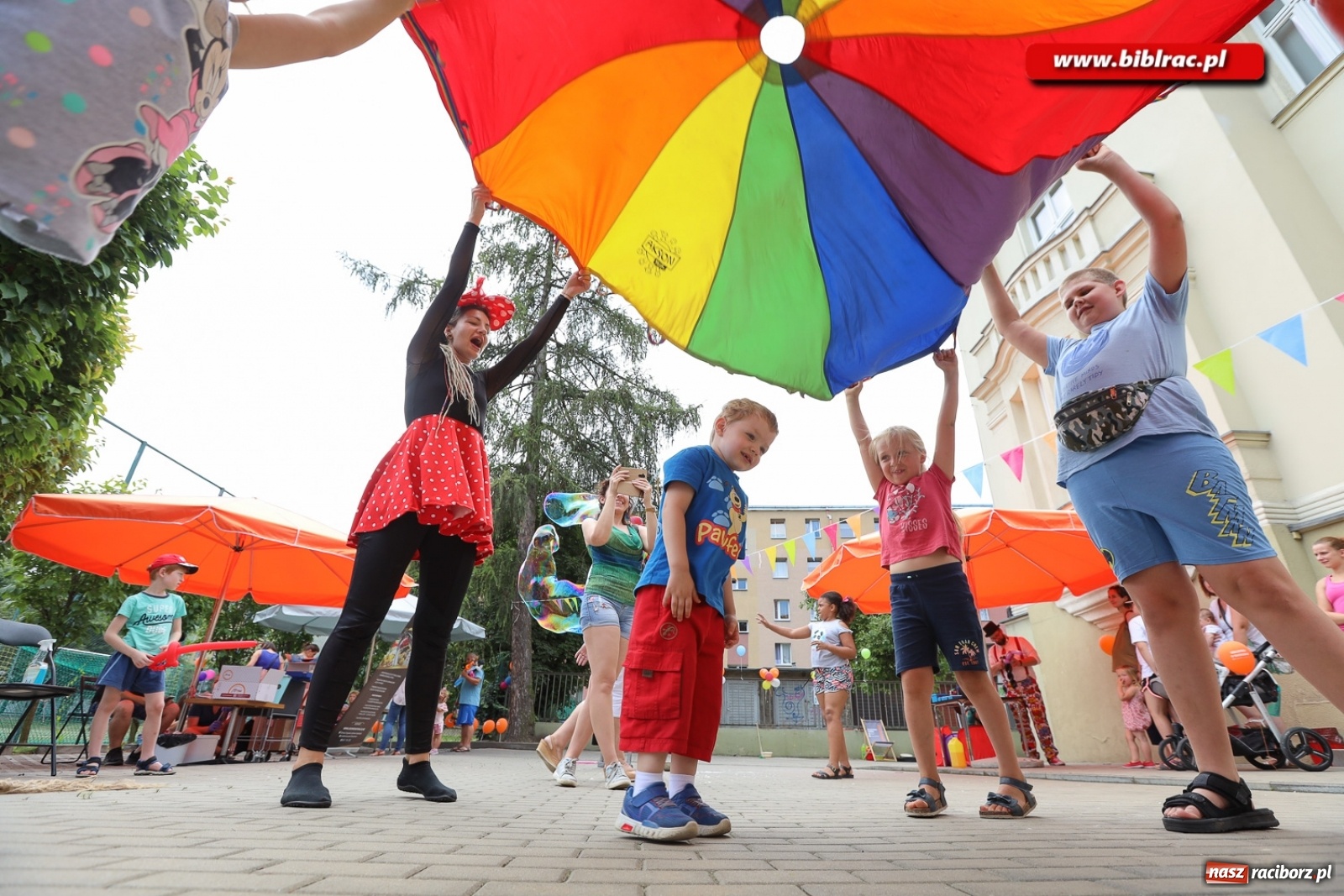 Zdjęcie w galerii na portalu naszraciborz.pl: Biblioteczny piknik integracyjny pełen atrakcji [FOTO] wiadomości z regionu