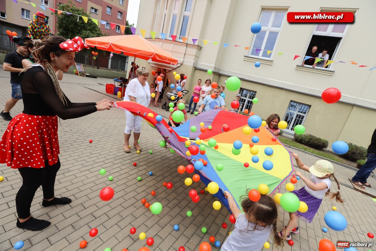 Zdjęcie w galerii na portalu naszraciborz.pl: Biblioteczny piknik integracyjny pełen atrakcji [FOTO] wiadomości z regionu