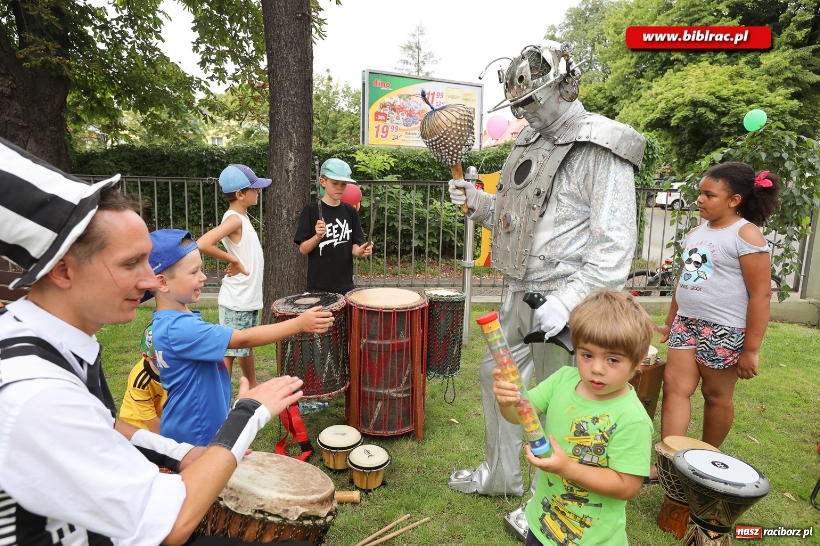 Zdjęcie w galerii na portalu naszraciborz.pl: Biblioteczny piknik integracyjny pełen atrakcji [FOTO] wiadomości z regionu