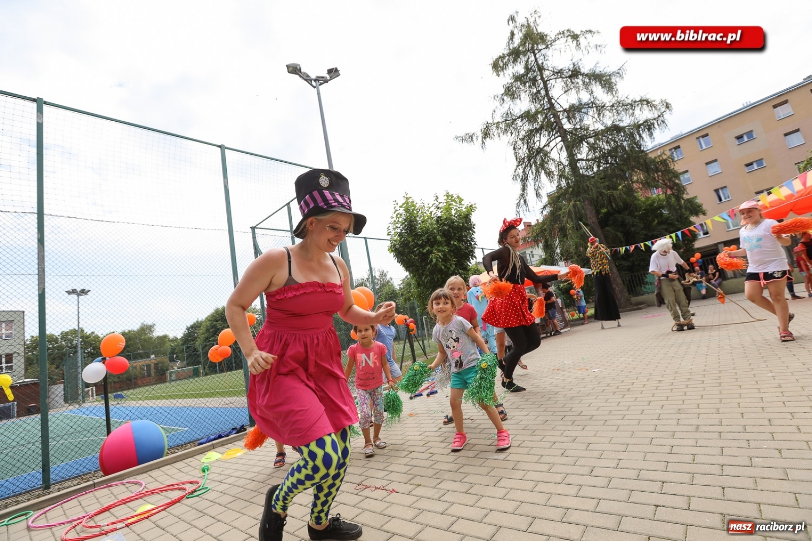 Zdjęcie w galerii na portalu naszraciborz.pl: Biblioteczny piknik integracyjny pełen atrakcji [FOTO] wiadomości z regionu