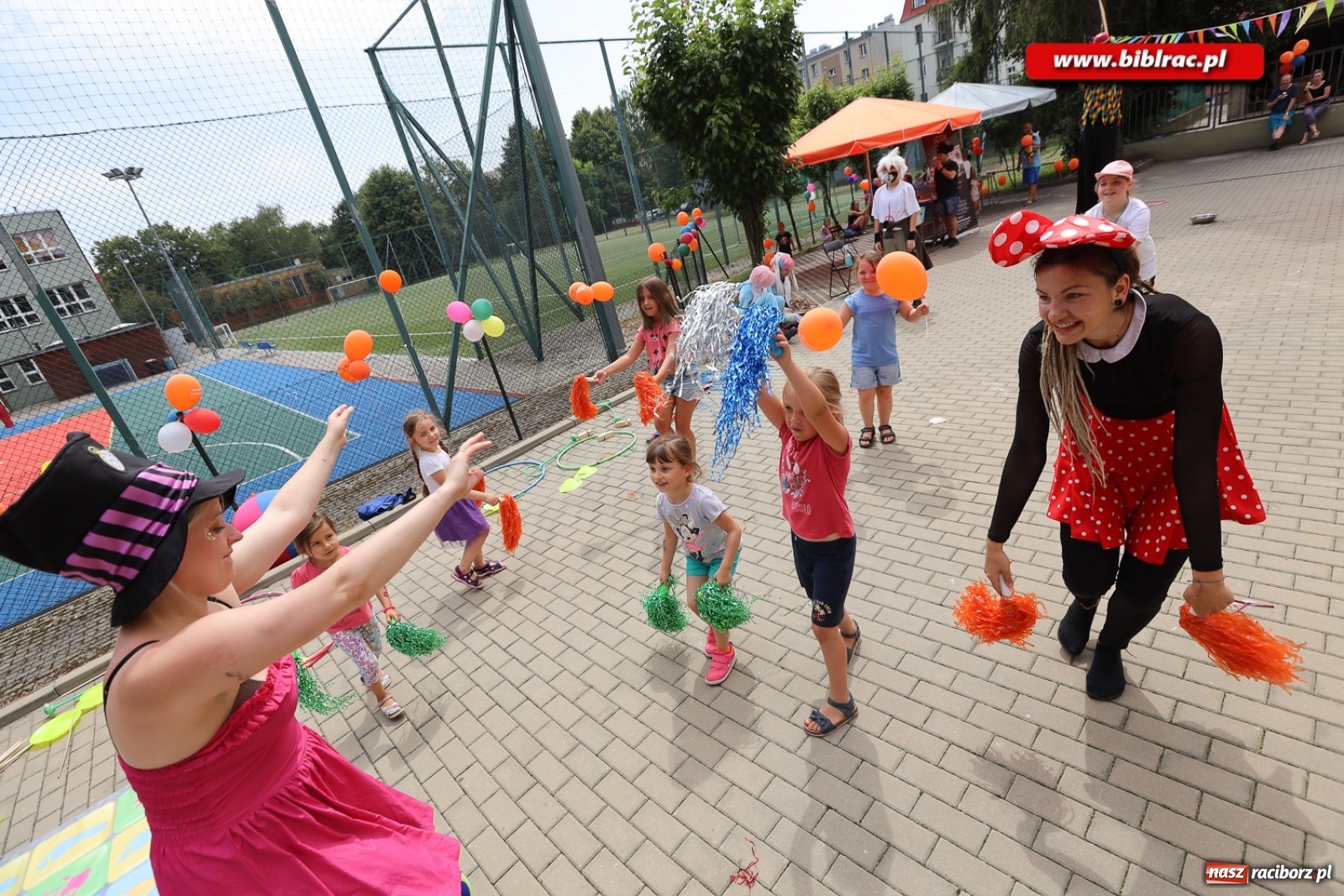 Zdjęcie w galerii na portalu naszraciborz.pl: Biblioteczny piknik integracyjny pełen atrakcji [FOTO] wiadomości z regionu