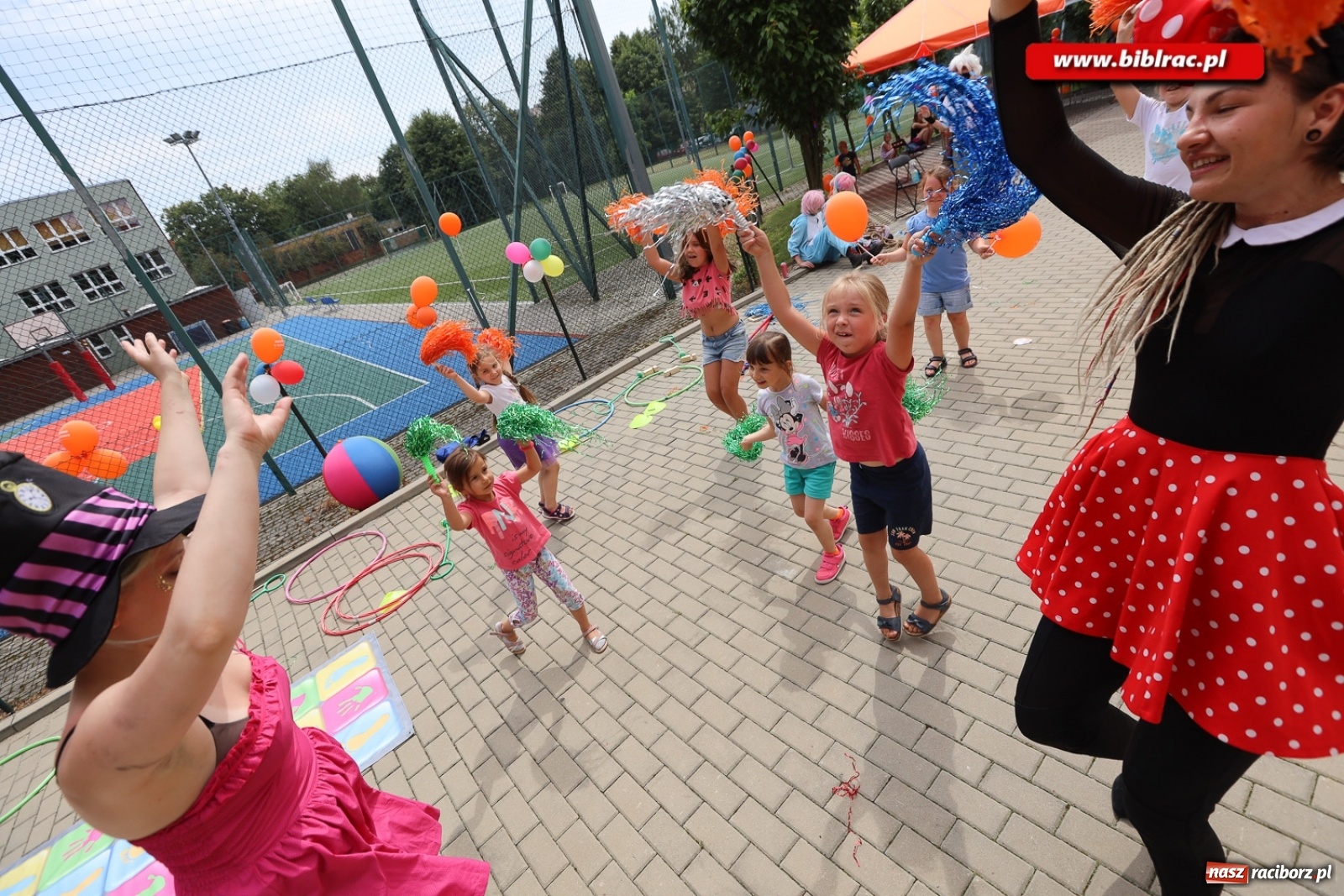 Zdjęcie w galerii na portalu naszraciborz.pl: Biblioteczny piknik integracyjny pełen atrakcji [FOTO] wiadomości z regionu