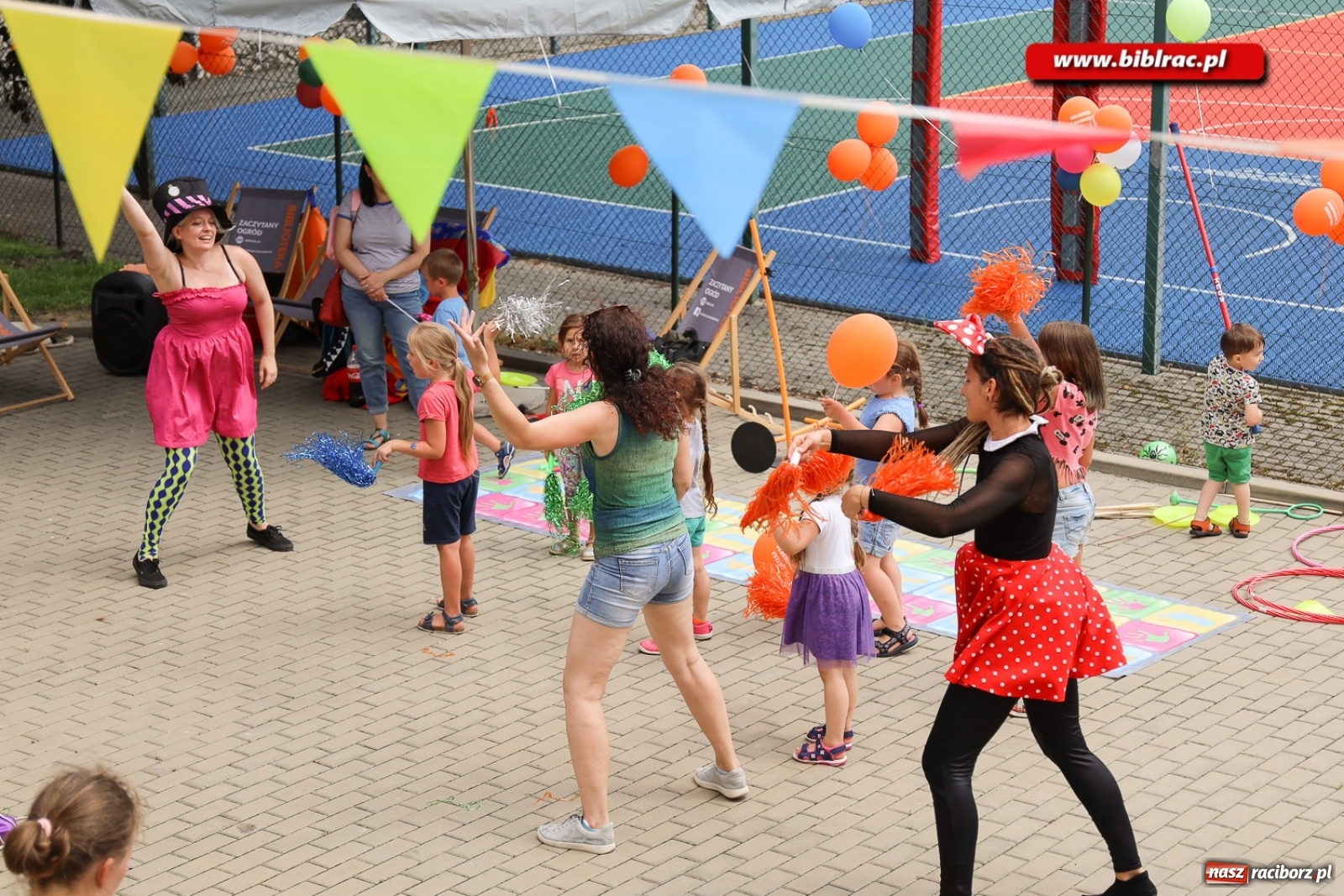 Zdjęcie w galerii na portalu naszraciborz.pl: Biblioteczny piknik integracyjny pełen atrakcji [FOTO] wiadomości z regionu
