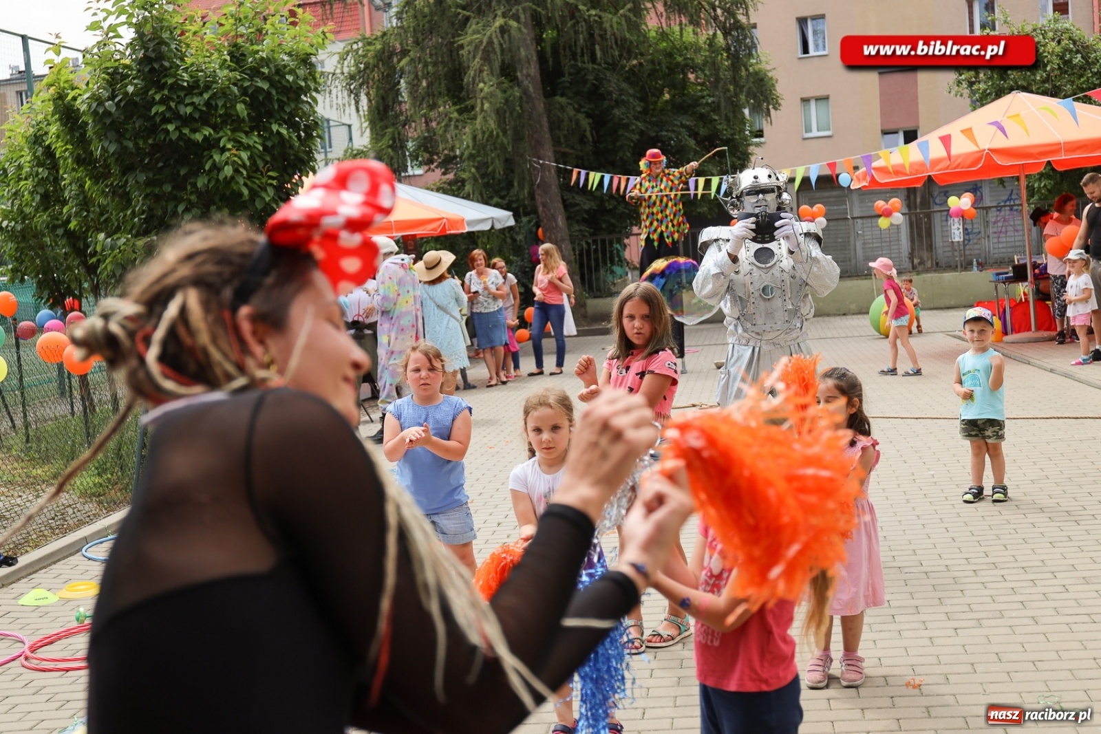 Zdjęcie w galerii na portalu naszraciborz.pl: Biblioteczny piknik integracyjny pełen atrakcji [FOTO] wiadomości z regionu