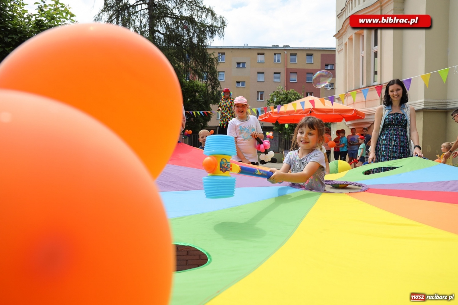 Zdjęcie w galerii na portalu naszraciborz.pl: Biblioteczny piknik integracyjny pełen atrakcji [FOTO] wiadomości z regionu