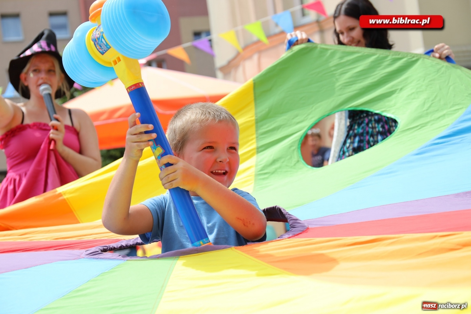 Zdjęcie w galerii na portalu naszraciborz.pl: Biblioteczny piknik integracyjny pełen atrakcji [FOTO] wiadomości z regionu
