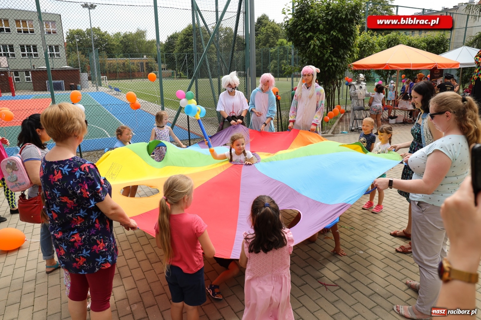 Zdjęcie w galerii na portalu naszraciborz.pl: Biblioteczny piknik integracyjny pełen atrakcji [FOTO] wiadomości z regionu