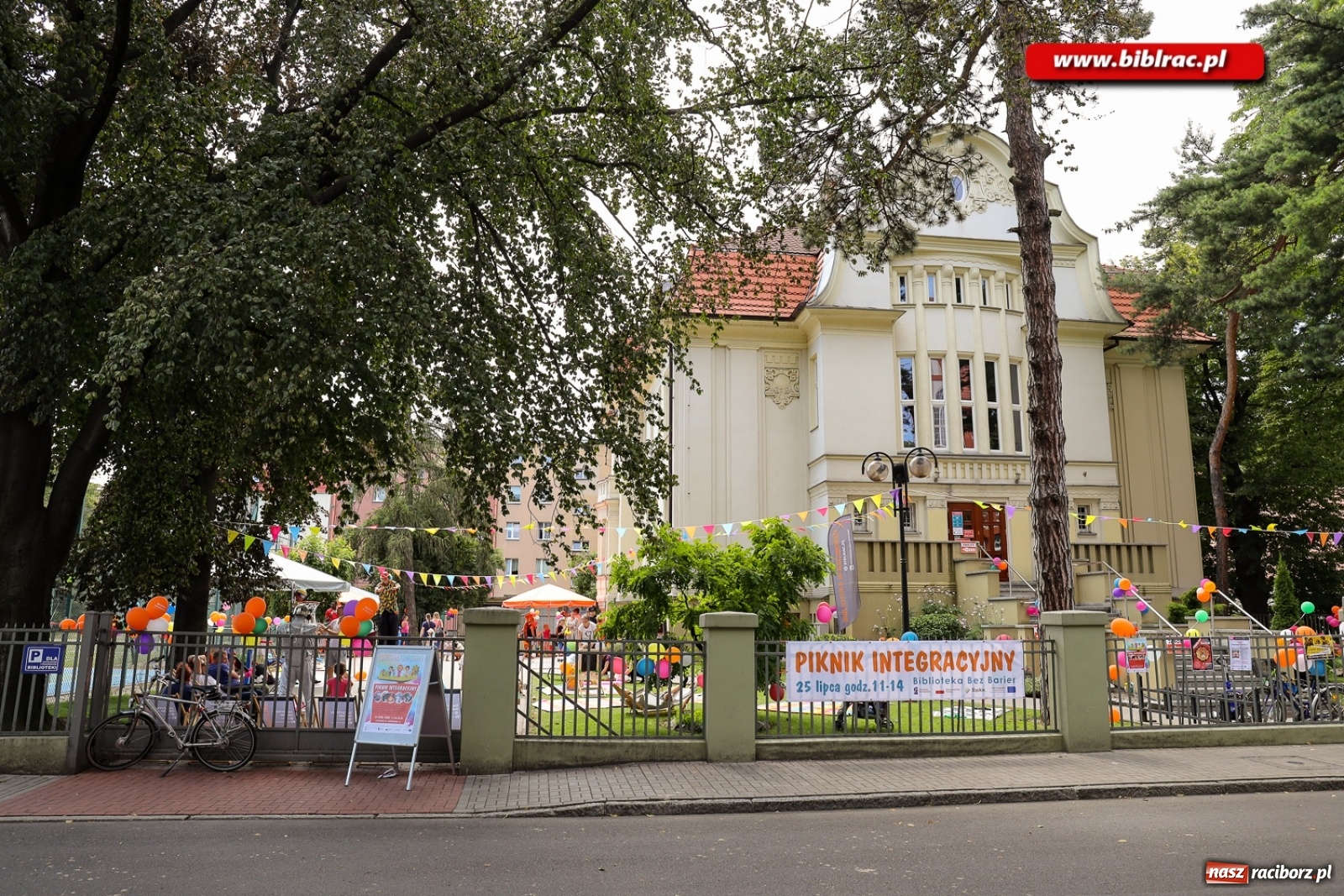 Zdjęcie w galerii na portalu naszraciborz.pl: Biblioteczny piknik integracyjny pełen atrakcji [FOTO] wiadomości z regionu