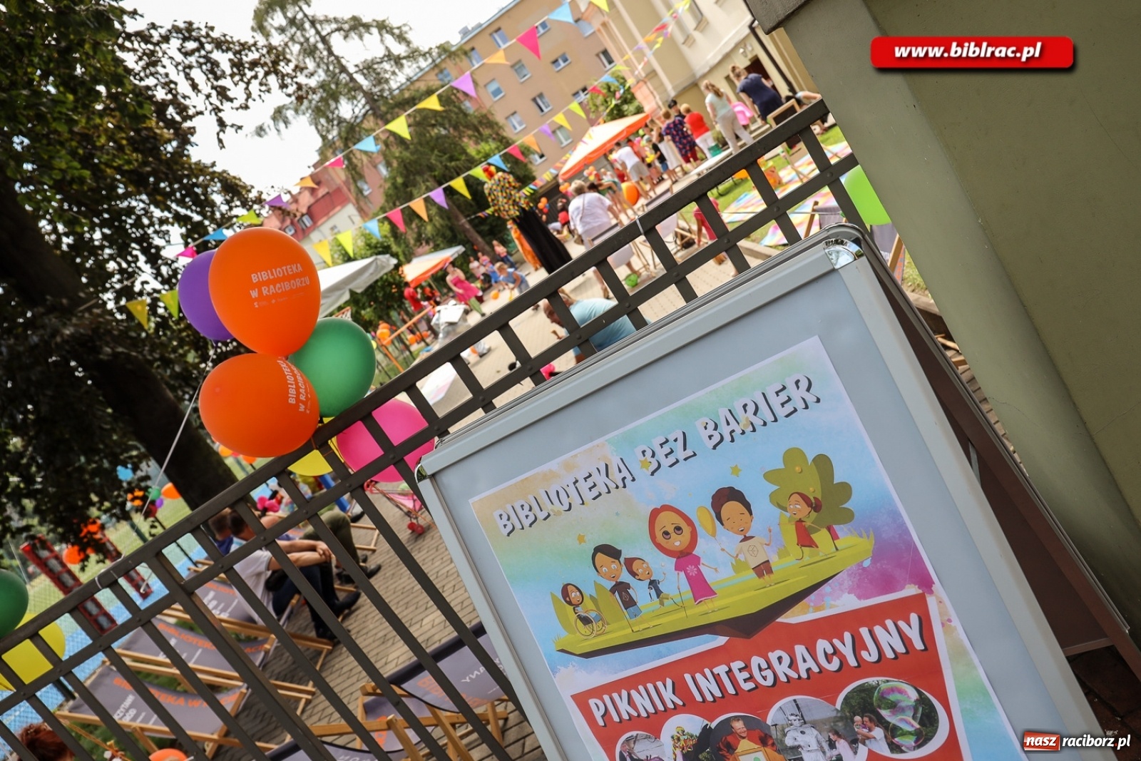 Zdjęcie w galerii na portalu naszraciborz.pl: Biblioteczny piknik integracyjny pełen atrakcji [FOTO] wiadomości z regionu