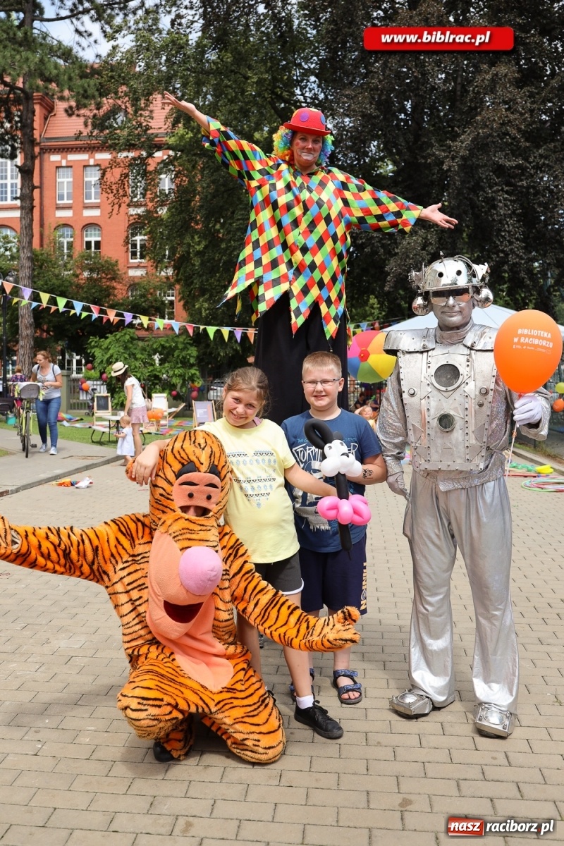 Zdjęcie w galerii na portalu naszraciborz.pl: Biblioteczny piknik integracyjny pełen atrakcji [FOTO] wiadomości z regionu