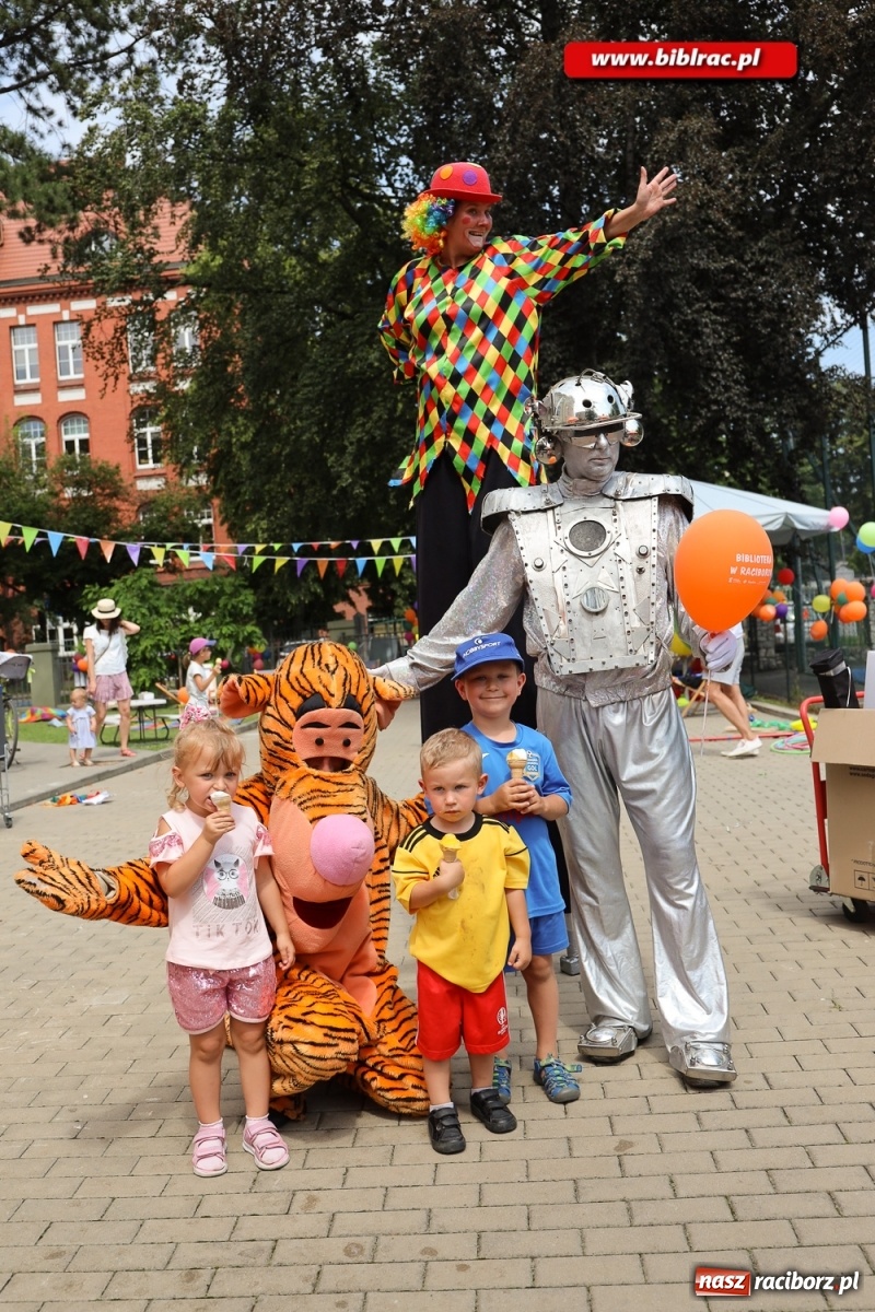 Zdjęcie w galerii na portalu naszraciborz.pl: Biblioteczny piknik integracyjny pełen atrakcji [FOTO] wiadomości z regionu