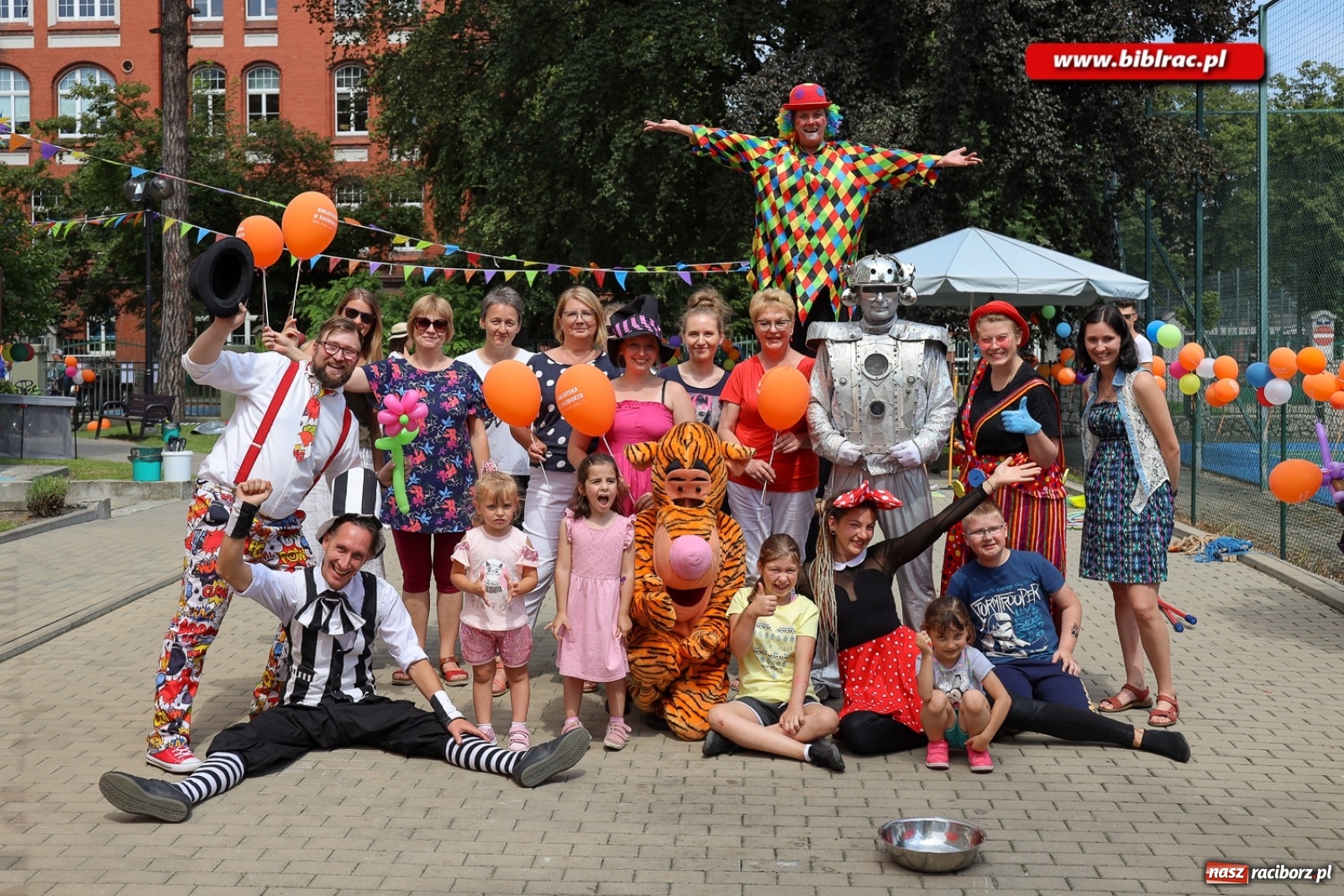 Zdjęcie w galerii na portalu naszraciborz.pl: Biblioteczny piknik integracyjny pełen atrakcji [FOTO] wiadomości z regionu
