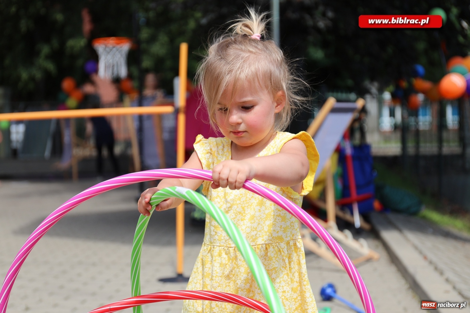 Zdjęcie w galerii na portalu naszraciborz.pl: Biblioteczny piknik integracyjny pełen atrakcji [FOTO] wiadomości z regionu