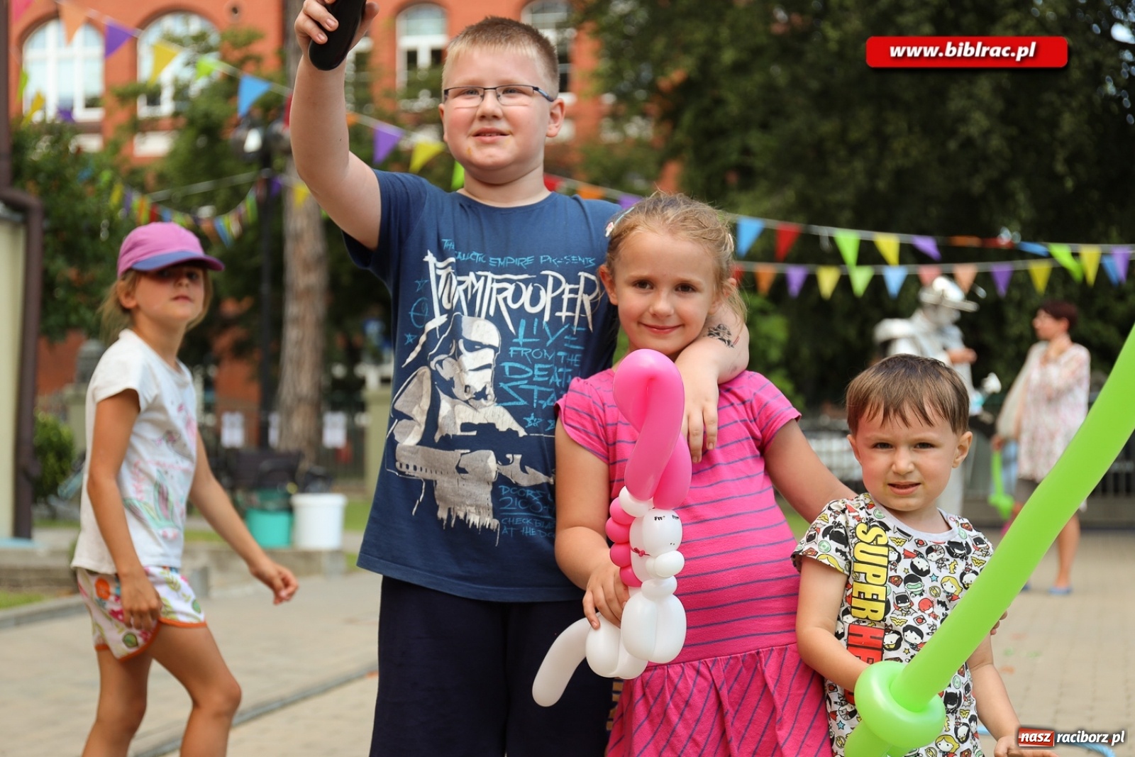 Zdjęcie w galerii na portalu naszraciborz.pl: Biblioteczny piknik integracyjny pełen atrakcji [FOTO] wiadomości z regionu