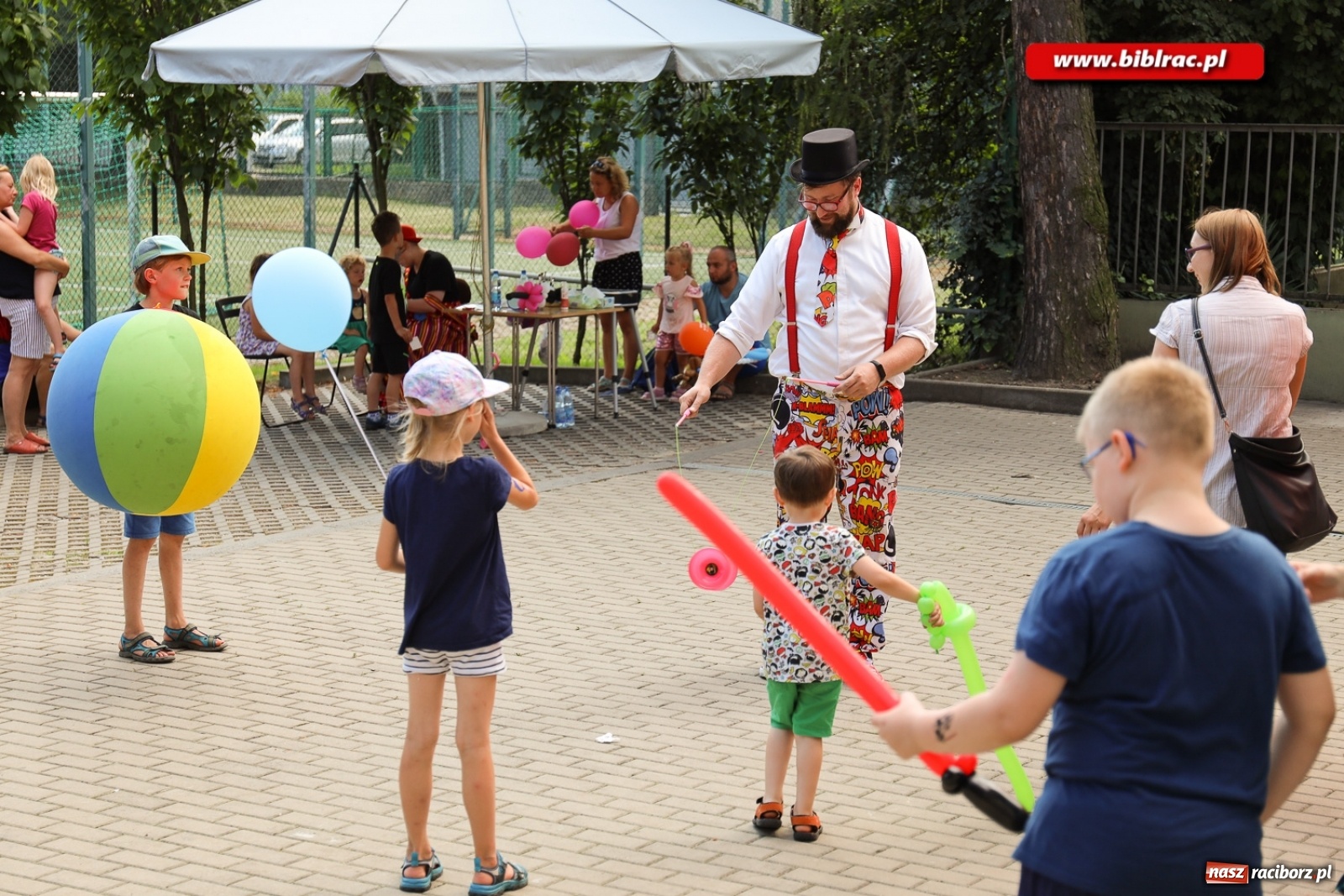 Zdjęcie w galerii na portalu naszraciborz.pl: Biblioteczny piknik integracyjny pełen atrakcji [FOTO] wiadomości z regionu