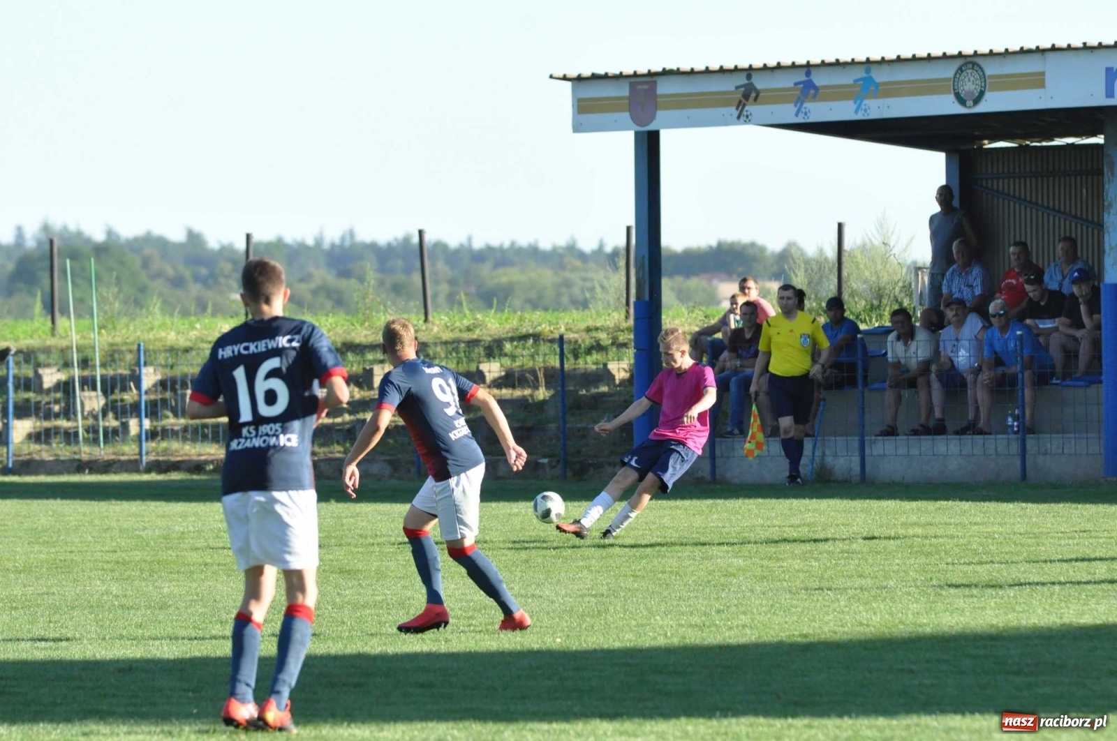 Zdjęcie w galerii na portalu naszraciborz.pl: Z piekła do nieba. Piłkarski thriller w Krzanowicach [FOTO] wiadomości z regionu
