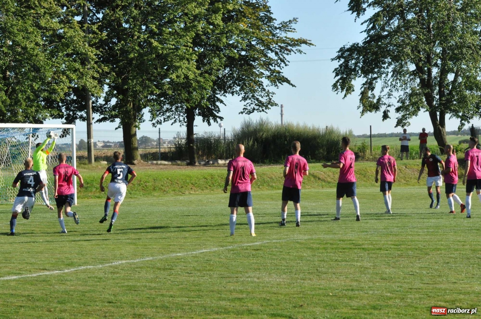Zdjęcie w galerii na portalu naszraciborz.pl: Z piekła do nieba. Piłkarski thriller w Krzanowicach [FOTO] wiadomości z regionu