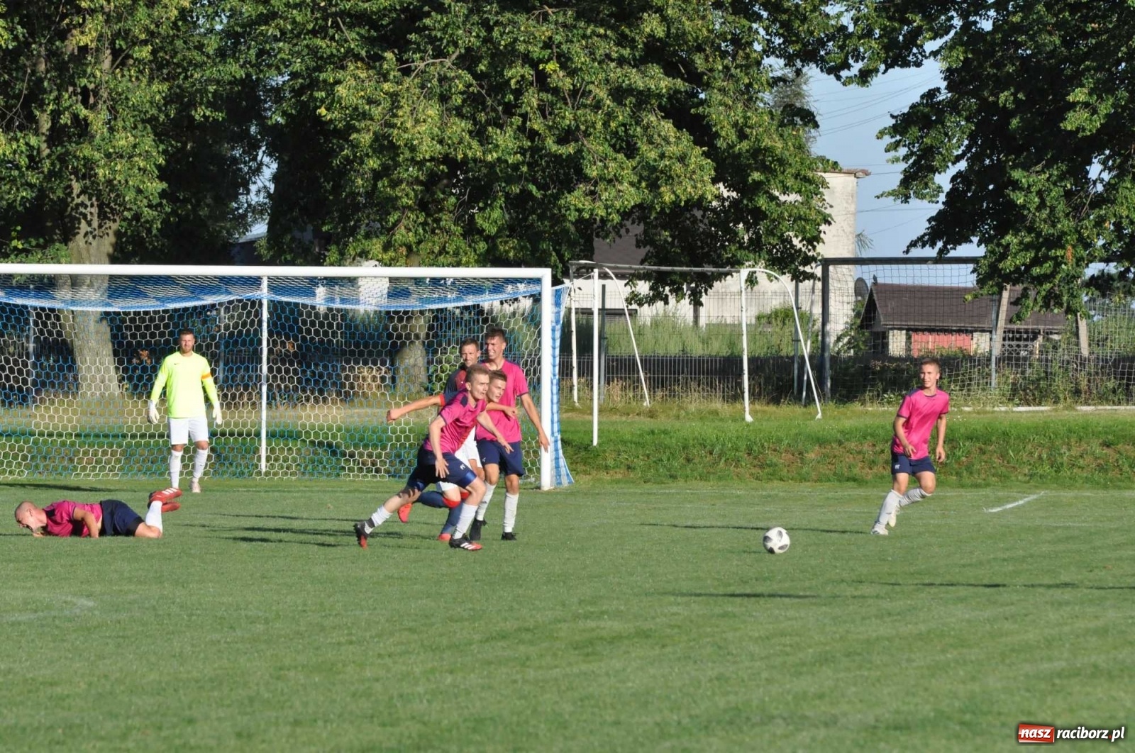 Zdjęcie w galerii na portalu naszraciborz.pl: Z piekła do nieba. Piłkarski thriller w Krzanowicach [FOTO] wiadomości z regionu