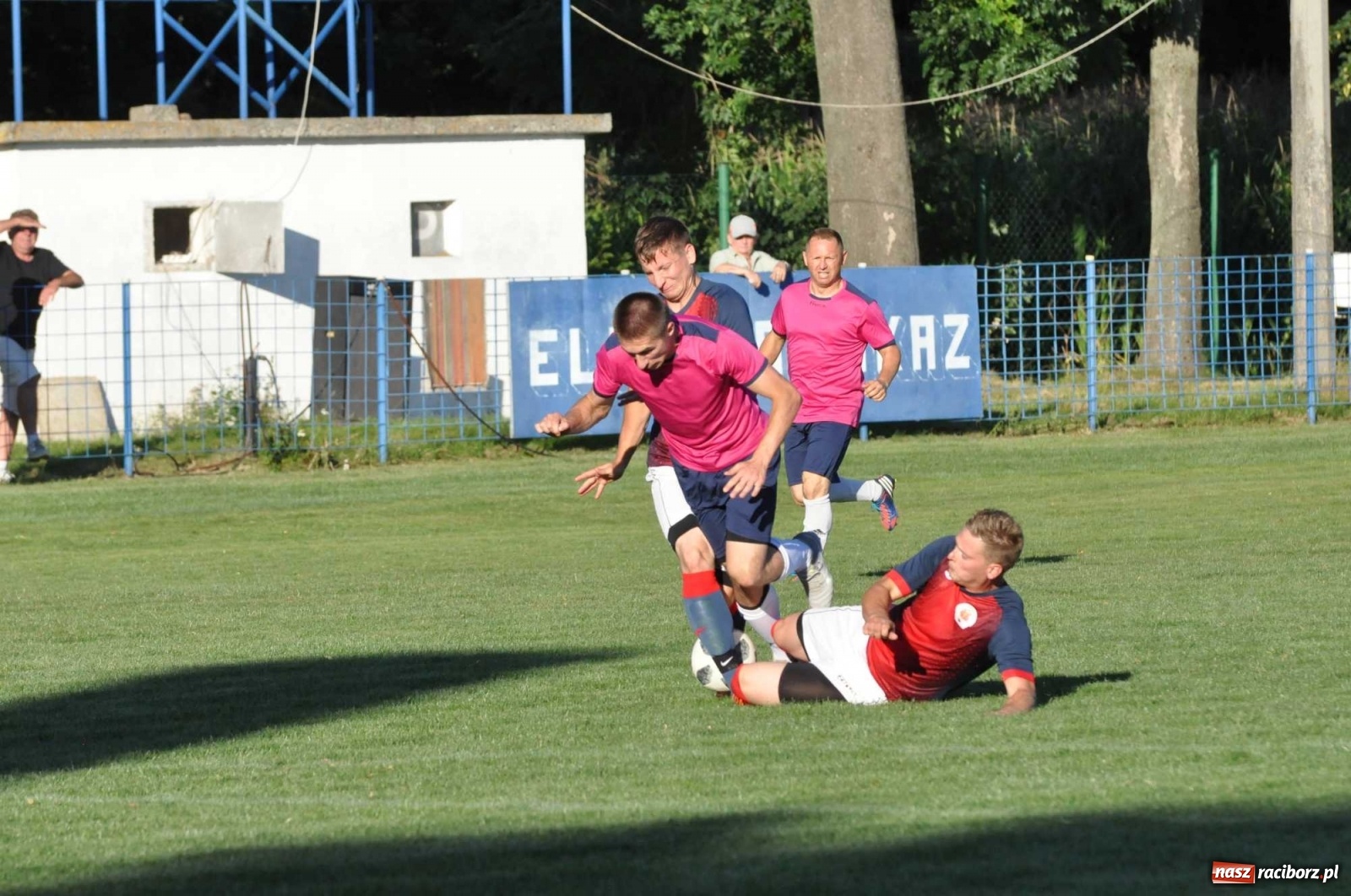 Zdjęcie w galerii na portalu naszraciborz.pl: Z piekła do nieba. Piłkarski thriller w Krzanowicach [FOTO] wiadomości z regionu