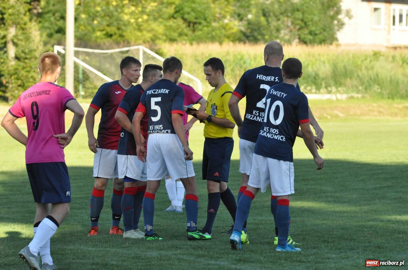 Zdjęcie w galerii na portalu naszraciborz.pl: Z piekła do nieba. Piłkarski thriller w Krzanowicach [FOTO] wiadomości z regionu