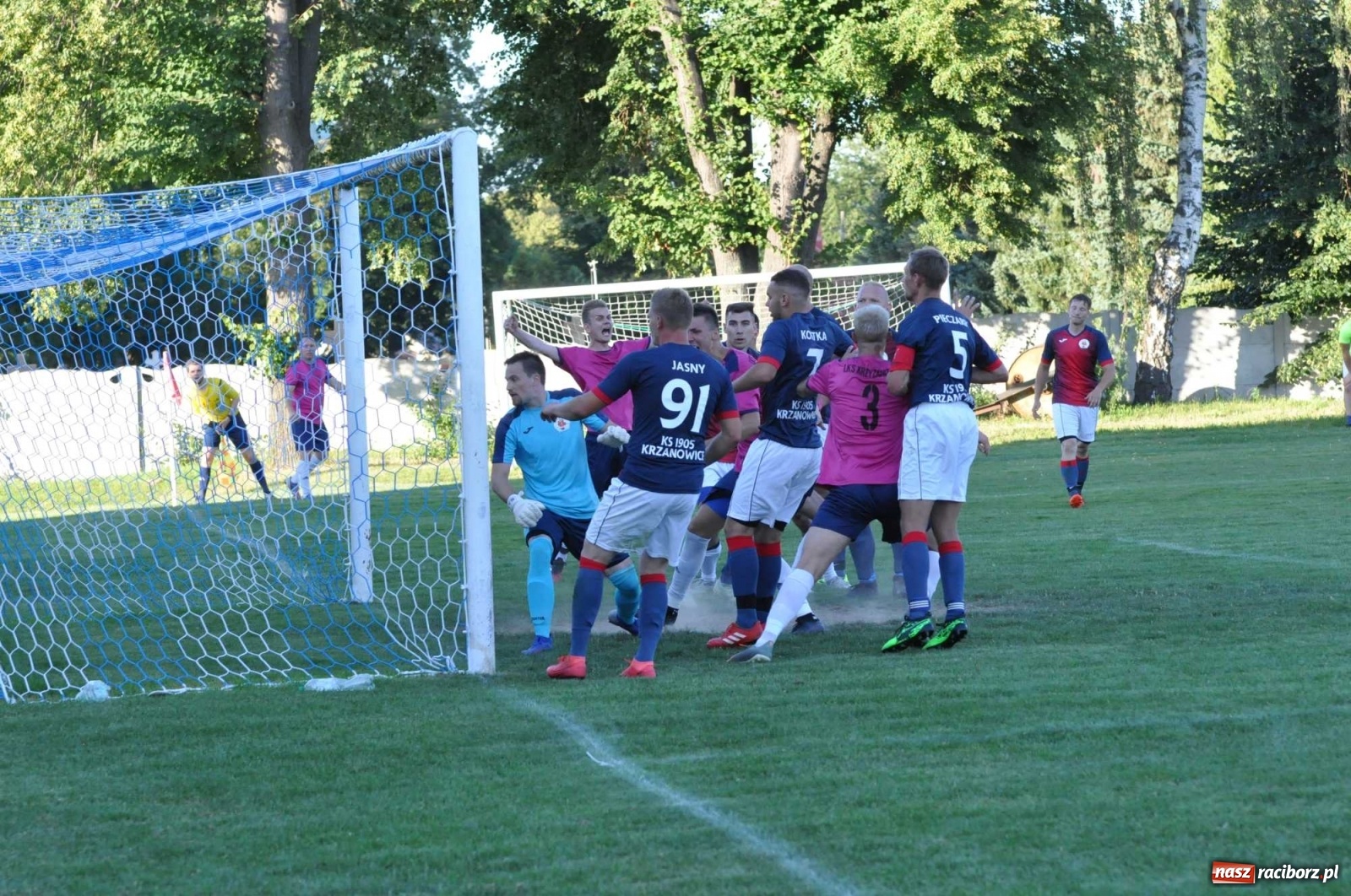 Zdjęcie w galerii na portalu naszraciborz.pl: Z piekła do nieba. Piłkarski thriller w Krzanowicach [FOTO] wiadomości z regionu