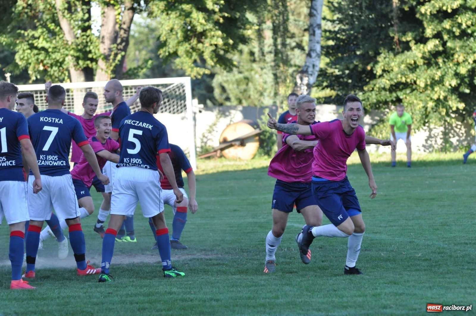 Zdjęcie w galerii na portalu naszraciborz.pl: Z piekła do nieba. Piłkarski thriller w Krzanowicach [FOTO] wiadomości z regionu