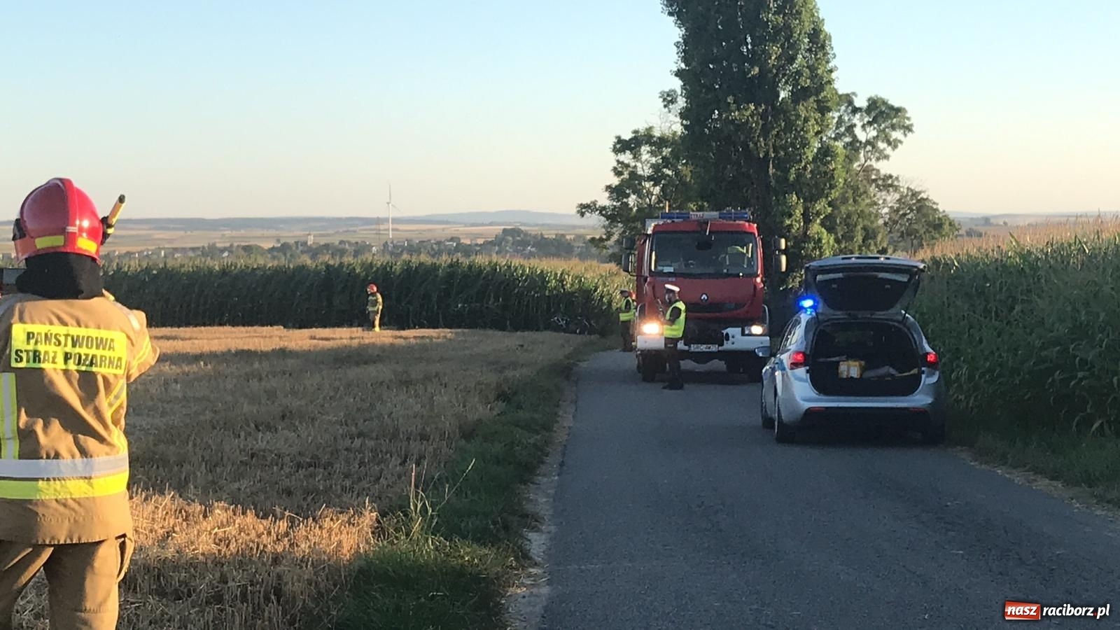 Zdjęcie w galerii na portalu naszraciborz.pl: Groźny wypadek rowerzysty na trasie Cyprzanów-Żerdziny. Lądował śmigłowiec LPR wiadomości z regionu