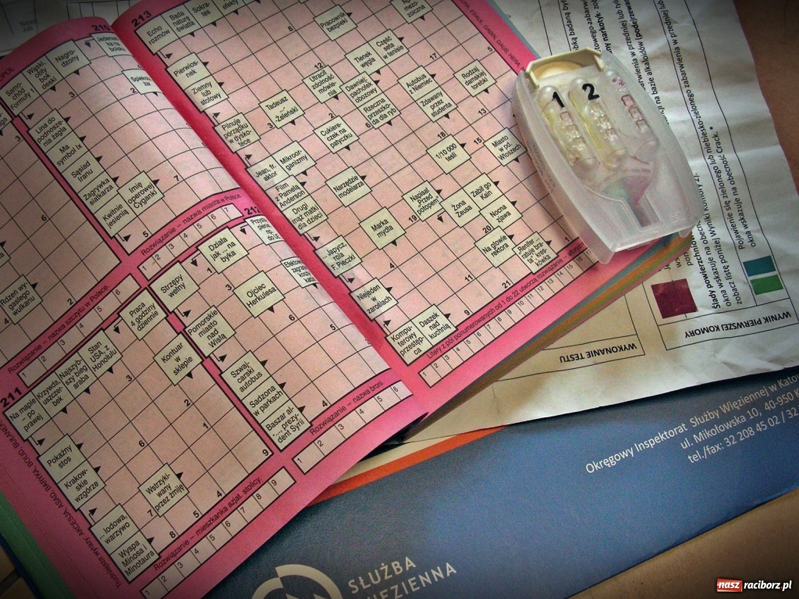 Zdjęcie w galerii na portalu naszraciborz.pl: Podejrzane krzyżówki w paczce do więźnia w Raciborzu  wiadomości z regionu