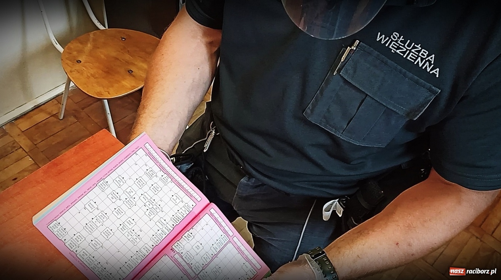 Zdjęcie w galerii na portalu naszraciborz.pl: Podejrzane krzyżówki w paczce do więźnia w Raciborzu  wiadomości z regionu