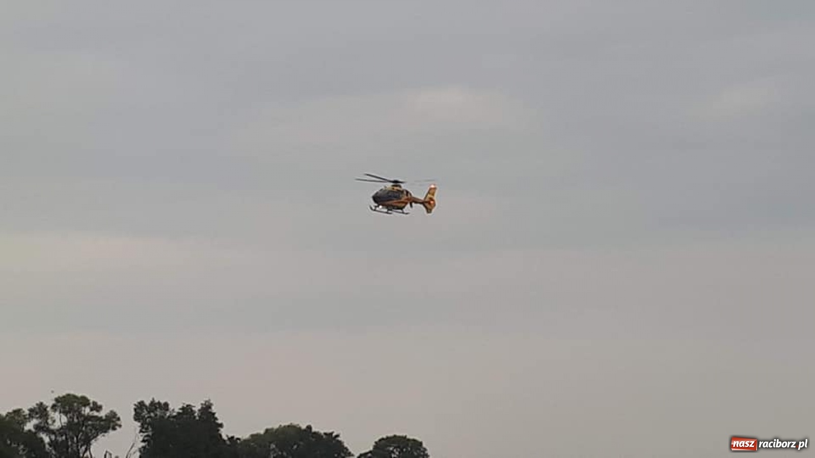 Zdjęcie w galerii na portalu naszraciborz.pl: LPR w Krzanowicach. Pożar samochodu na mycie  wiadomości z regionu