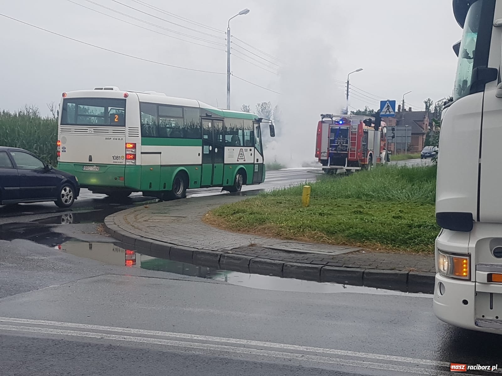 Zdjęcie w galerii na portalu naszraciborz.pl: LPR w Krzanowicach. Pożar samochodu na mycie  wiadomości z regionu