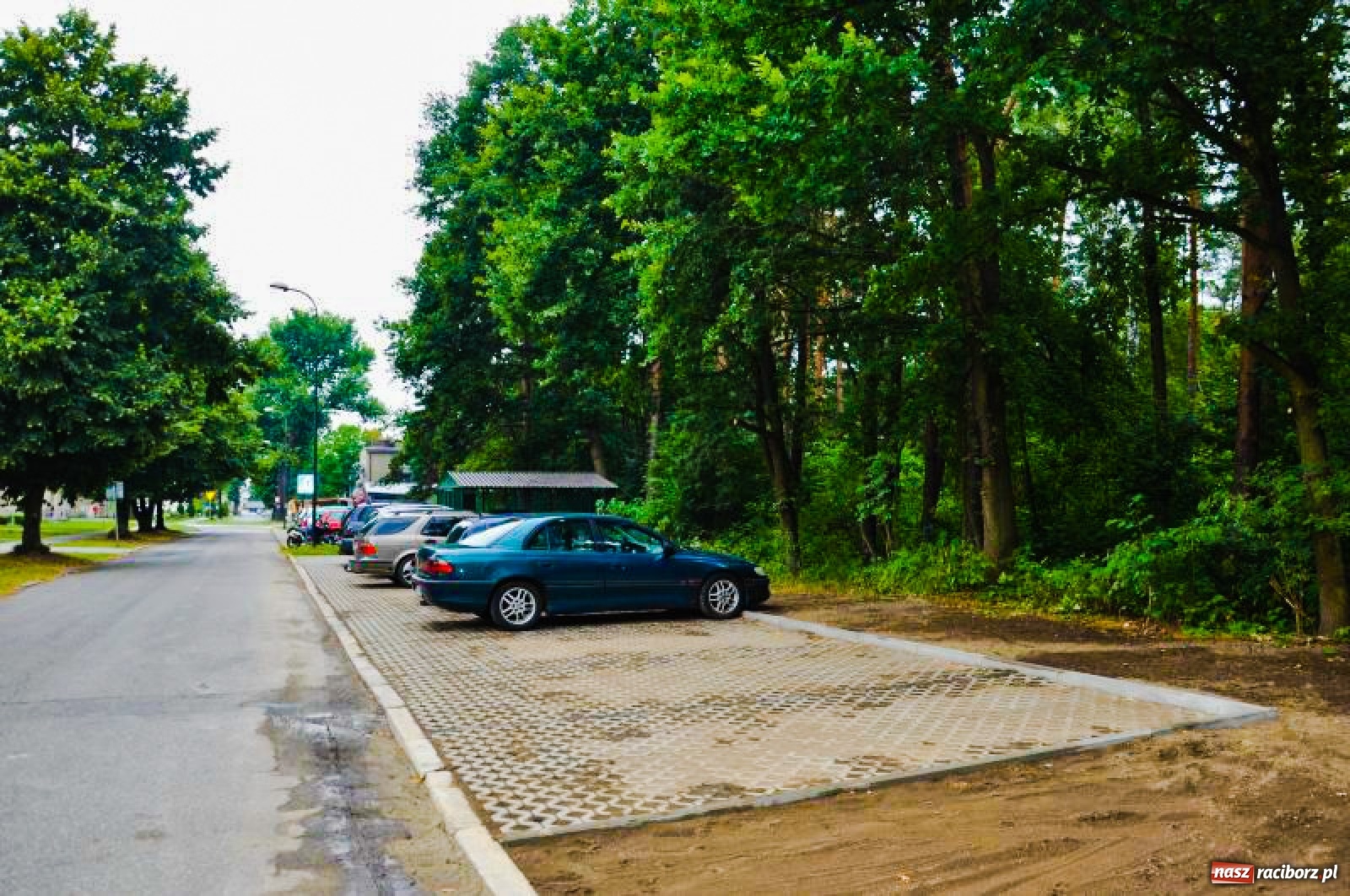 Zdjęcie w galerii na portalu naszraciborz.pl: Parking w Kuźni, plac zabaw w Rudzie  wiadomości z regionu