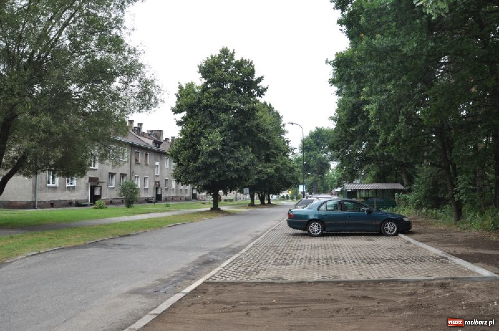 Zdjęcie w galerii na portalu naszraciborz.pl: Parking w Kuźni, plac zabaw w Rudzie  wiadomości z regionu