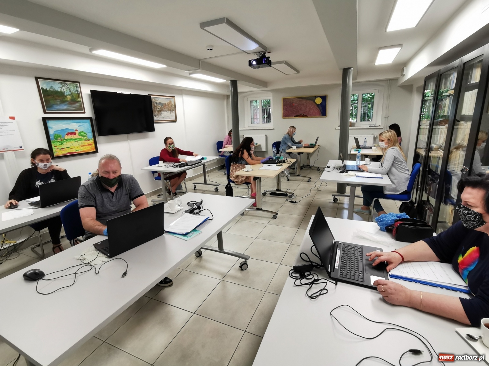 Zdjęcie w galerii na portalu naszraciborz.pl: Rozwijaj swoje kompetencje zawodowe z raciborską biblioteką  wiadomości z regionu